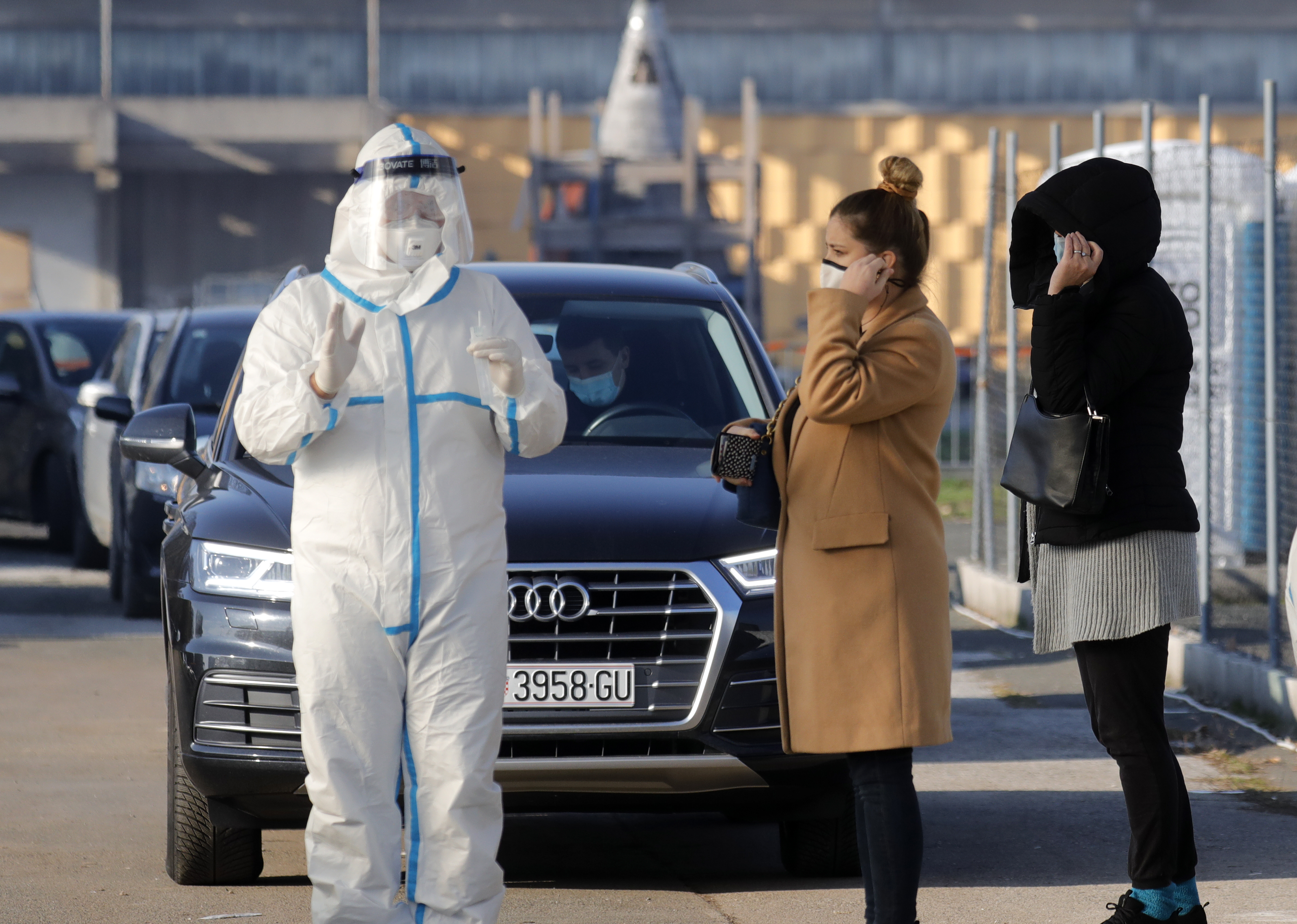 epa08837094 Epidemiologists test people in Croatian capital Zagreb, 23 November 2020. Zagreb's authorities decided to mass test citizens with fast and free tests on COVID-19.T