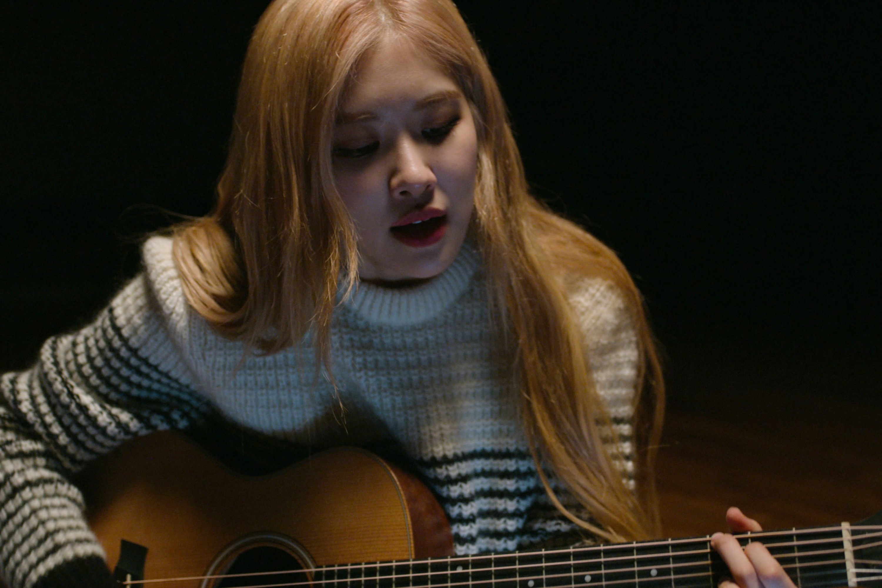 BLACKPINK: LIGHT UP THE SKY, Rose of K-pop group B, 2020.,Image: 562627193, License: Rights-managed, Restrictions: Please credit ©Netflix/Courtesy Everett Collection, Model Release: no, Credit line: Netflix / Everett / Profimedia