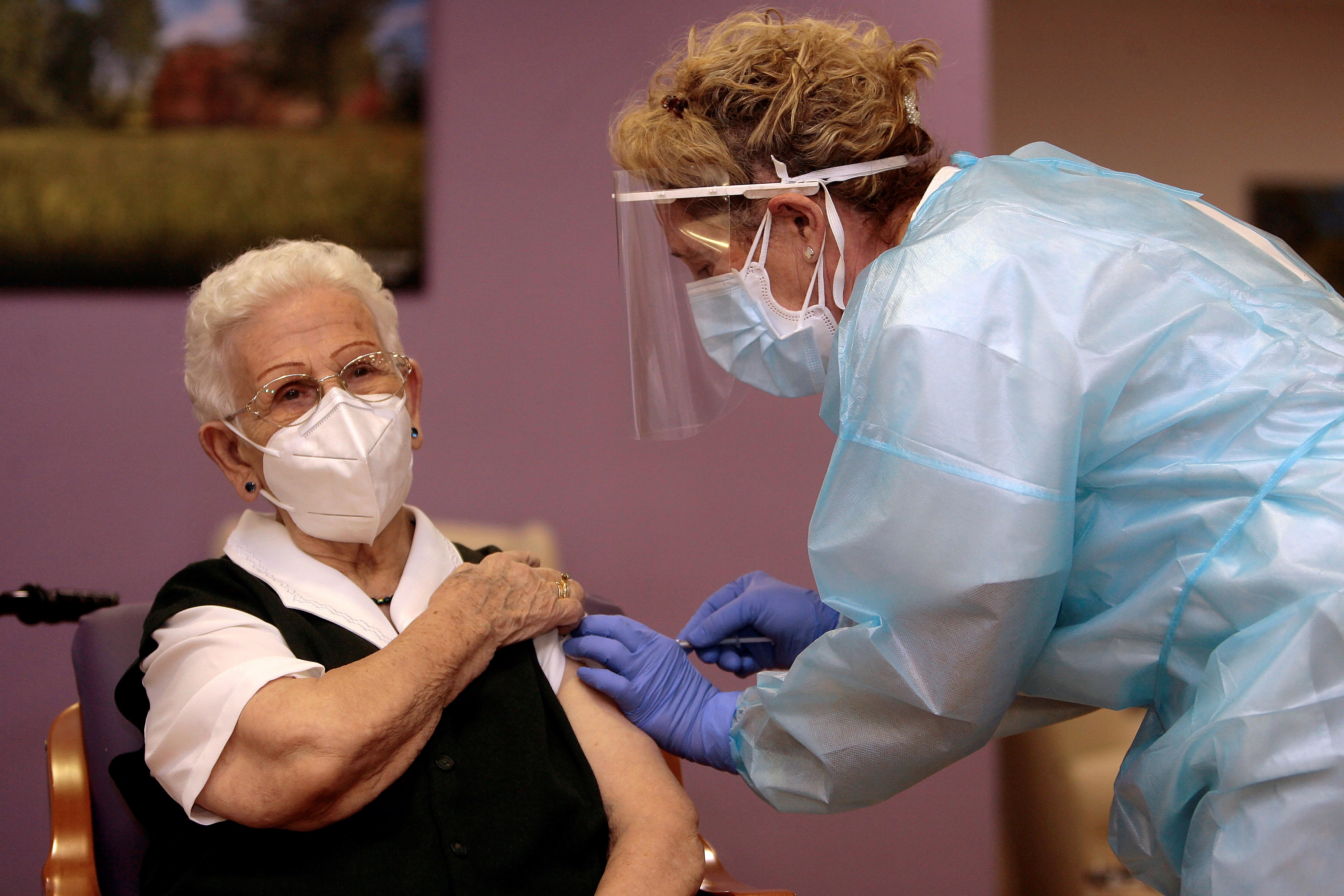 96-year old woman is the first woman to get vaccine against COVID-19 in Spain