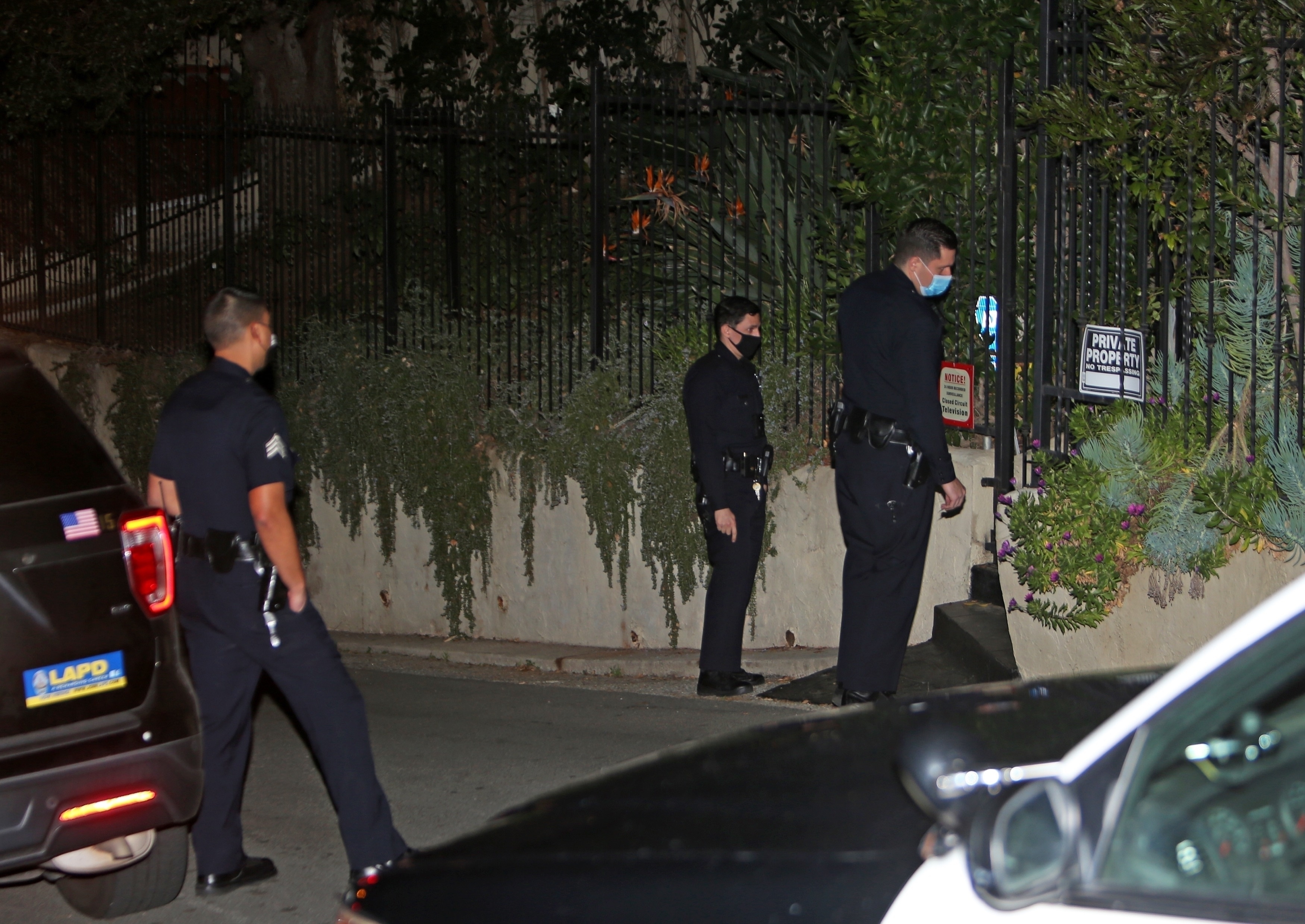 *PREMIUM-EXCLUSIVE* Police swarm Marilyn Manson's home for the second time in an hour as the controversial singer ignores their attempt to access the house