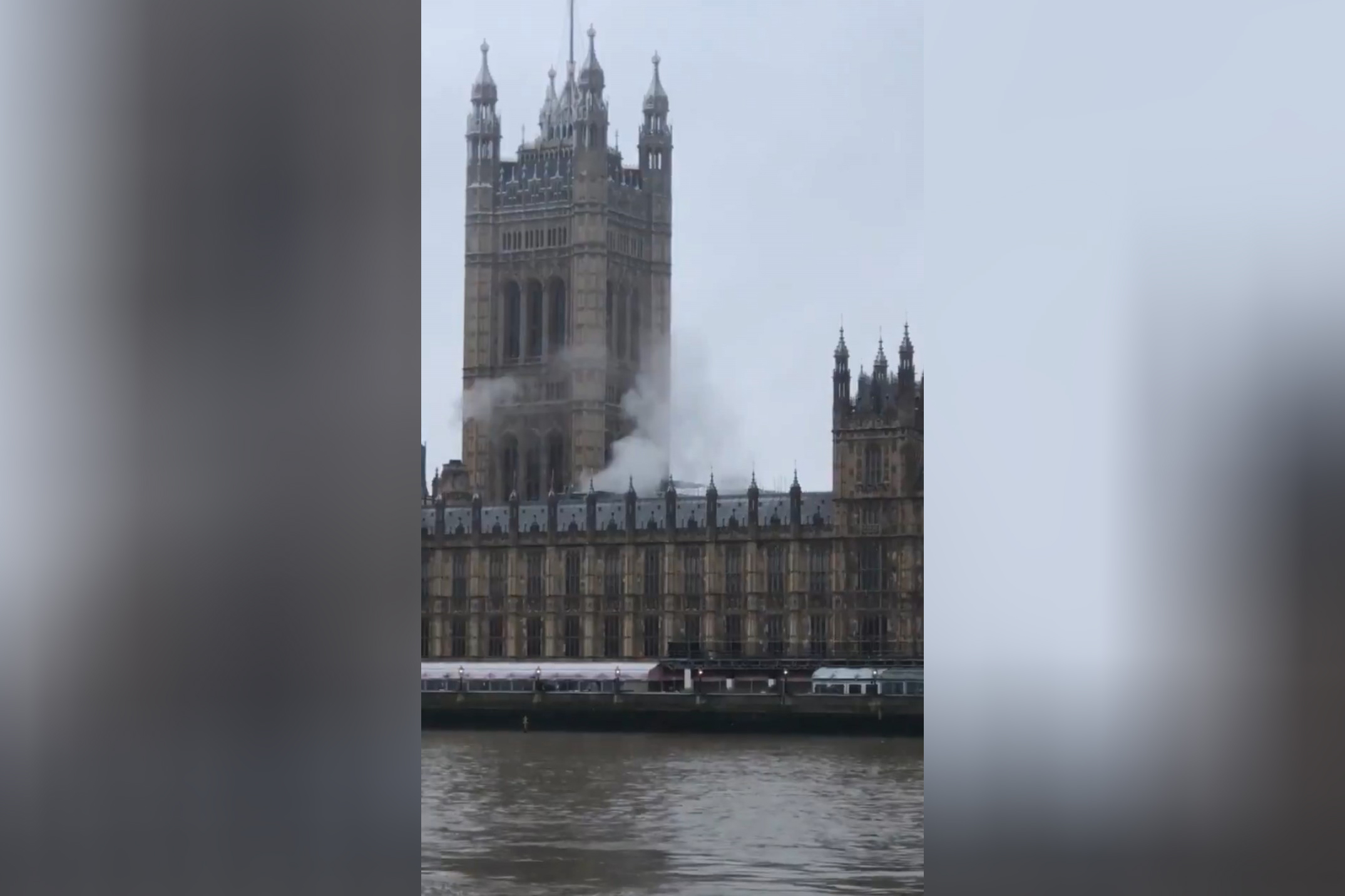 London, Parlament, dim, požar Foto: Printscreen / Twitter / Wᵒˡᵛᵉʳᶤᶰᵉ Uᵖᵈᵃᵗᵉˢ? /@W0lverineupdate