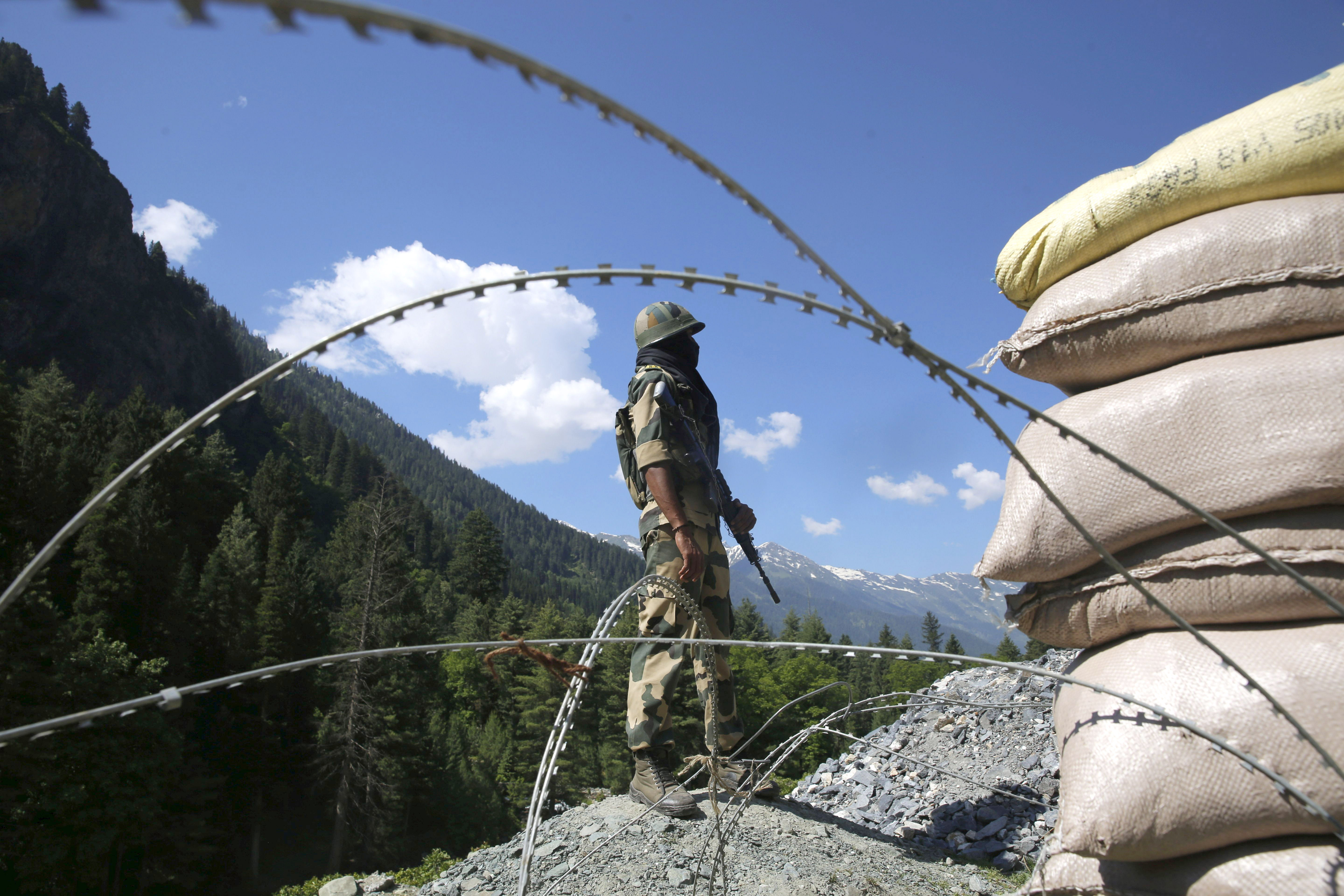 Sukob Kina-Indija, Indian Army move highway in Kashmir