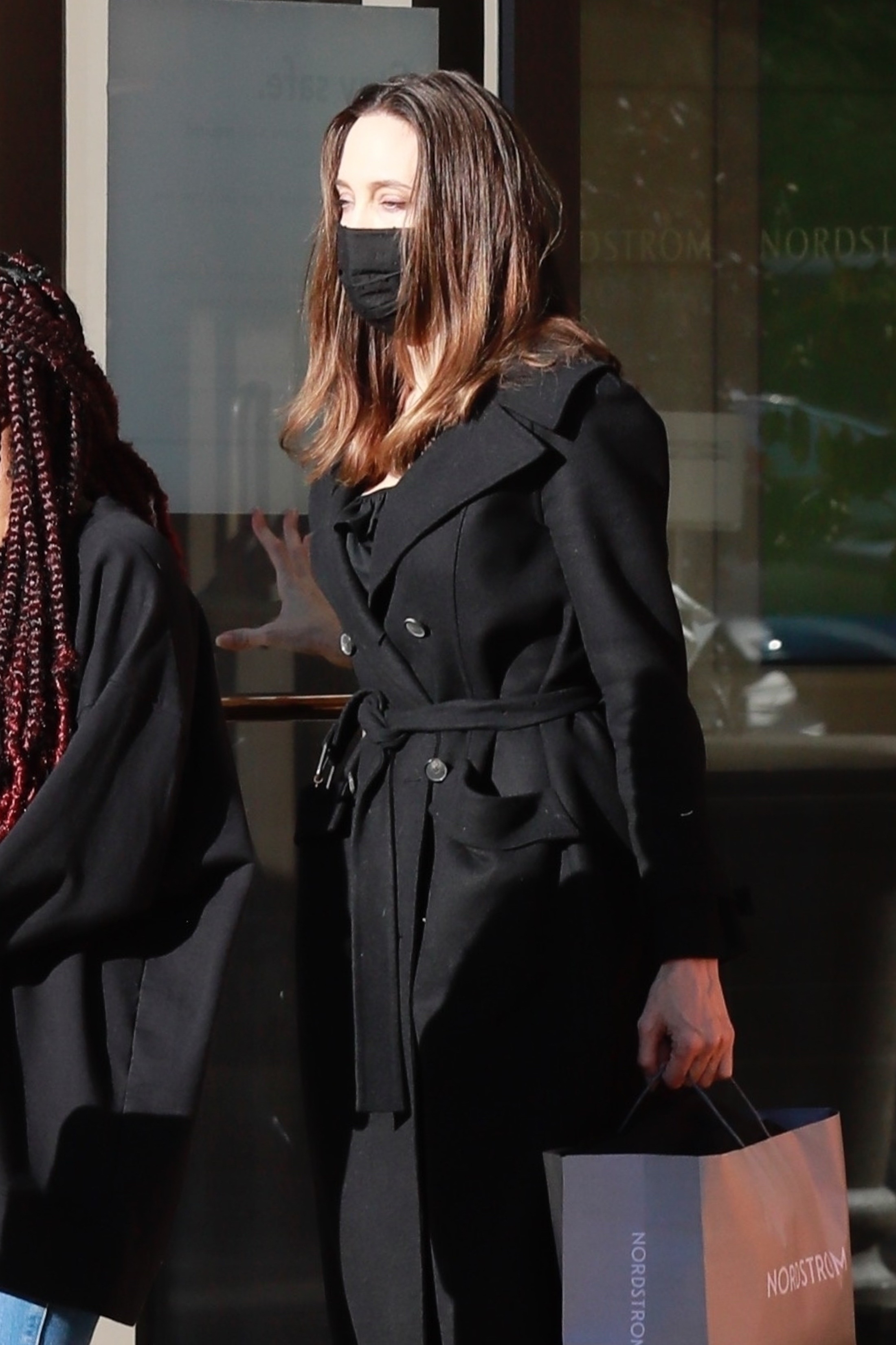 Angelina Jolie and her girls got the shopping bug!