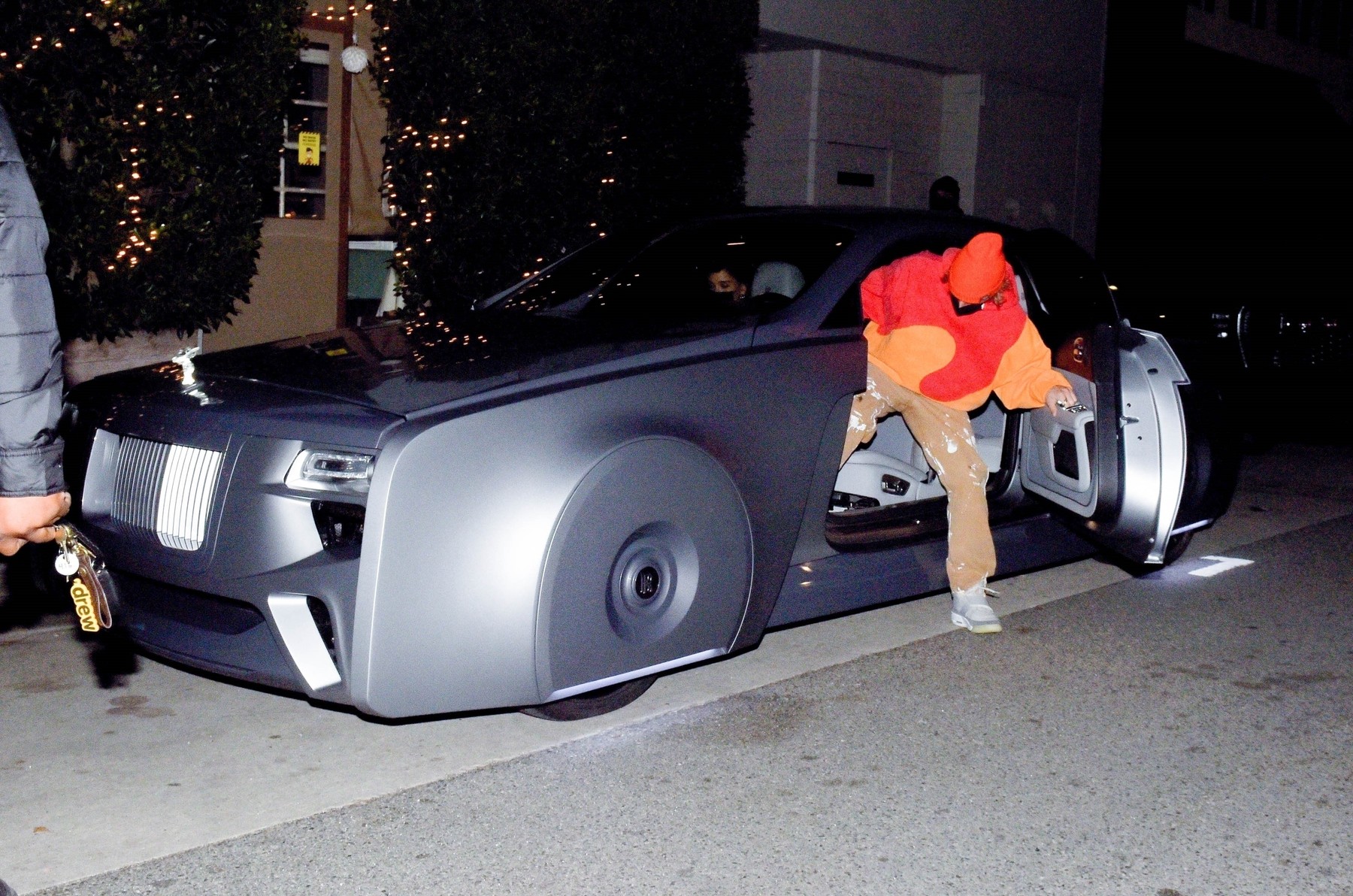 *EXCLUSIVE*  SWEET RIDE! Justin Bieber and Hailey Bieber step out for a romantic date night in Santa Monica in his new electric  Rolls Royce!!!