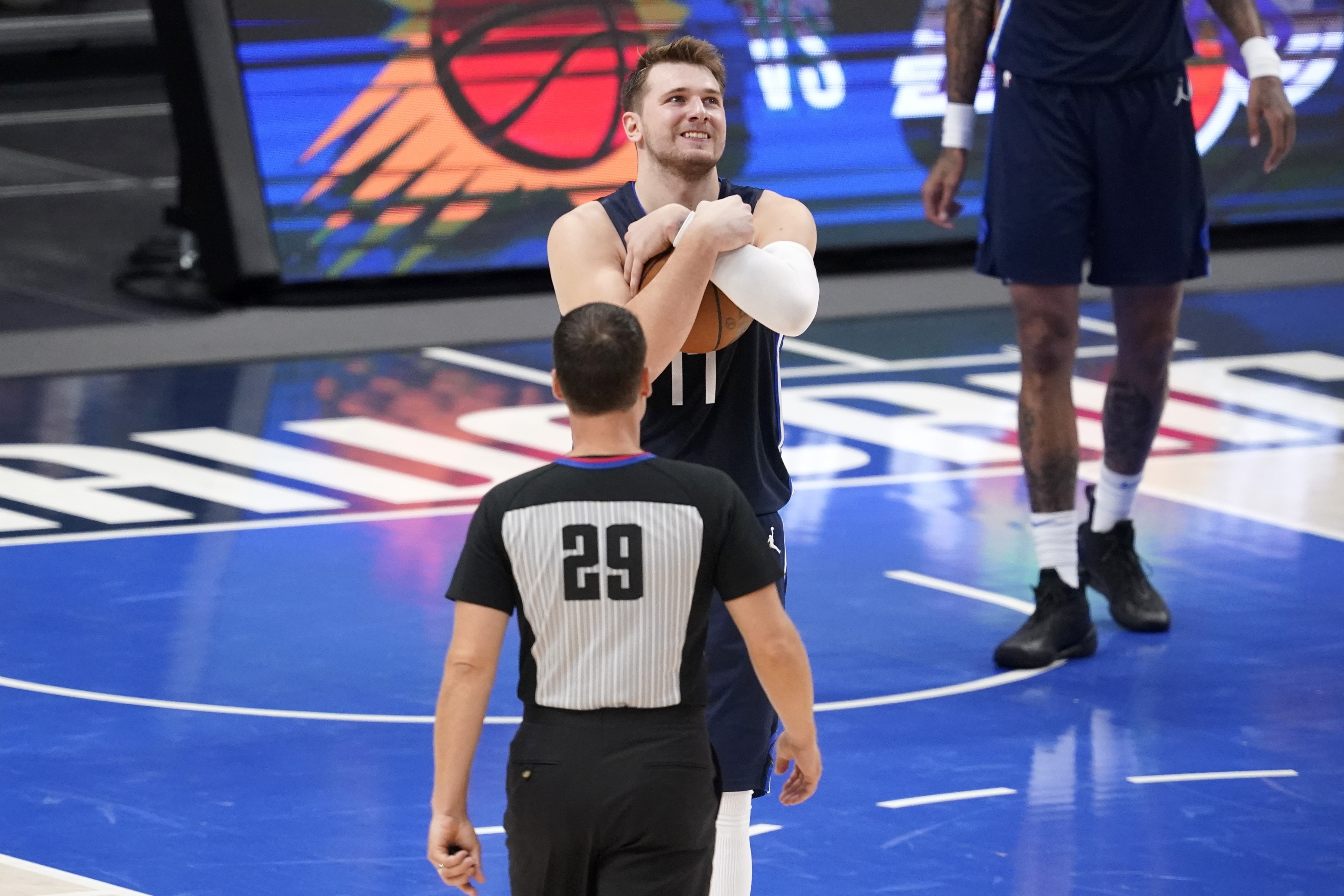 Mark Lindsay, Luka Doncic