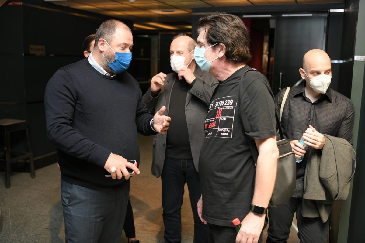 Beograd, 05.10.2020. Pozorište na Terazijama, mjuzikl "Sa druge strane jastuka", kzš, konferencija za štampu, Jug Radivojević, Aleksandar Đaja, Momčilo Bajagić Bajaga, Aleksandar Sale Sedlar Foto: Dragan Mujan/Nova.rs