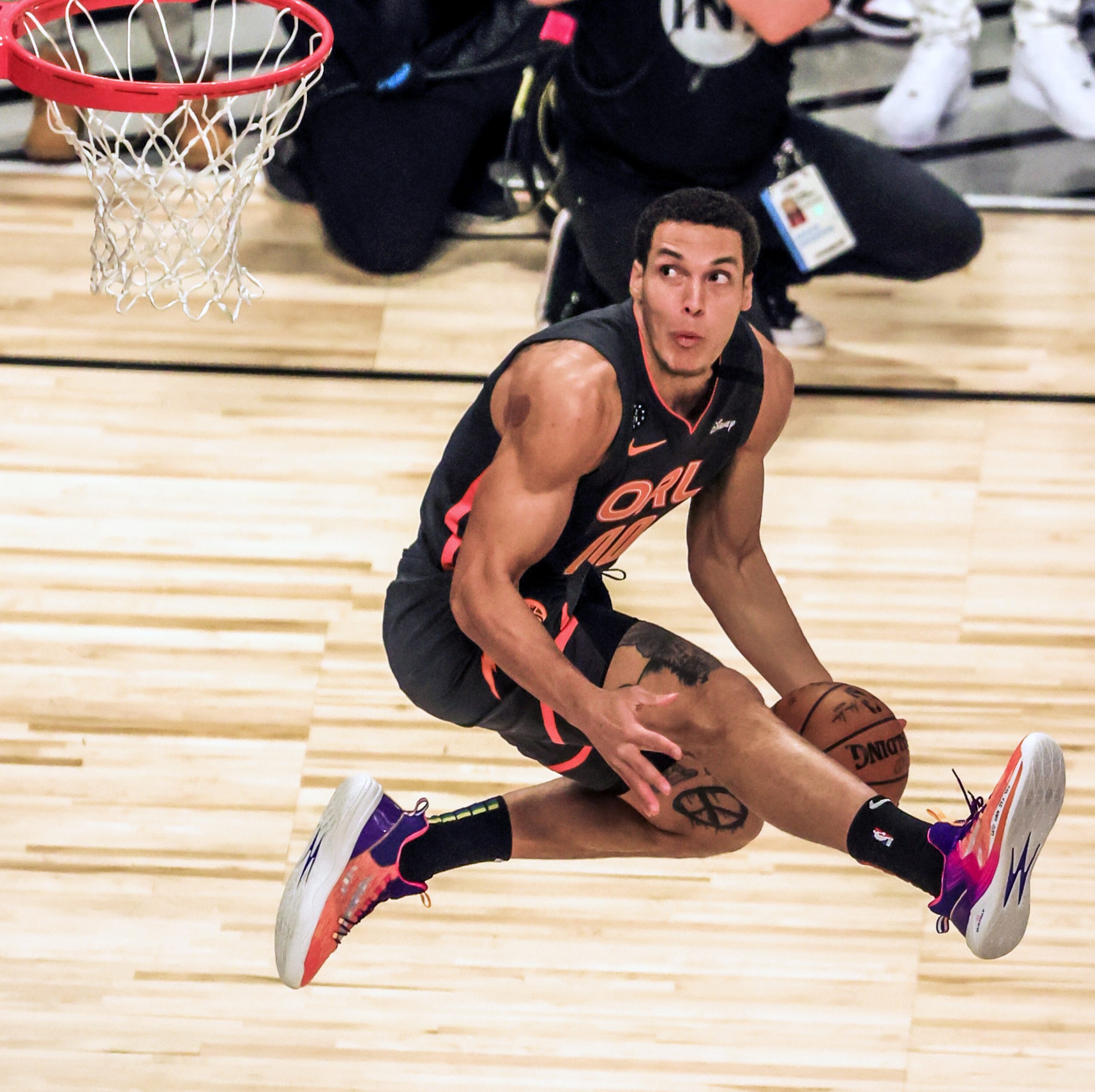 epa08221021 Orlando Magic forward Aaron Gordon competes in the NBA All Star Slam Dunk competition at the United Center in Chicago, Illinois, USA, 15 February 2020. The NBA All Star game will be played 16 February.  EPA-EFE/NUCCIO DINUZZO  SHUTTERSTOCK OUT