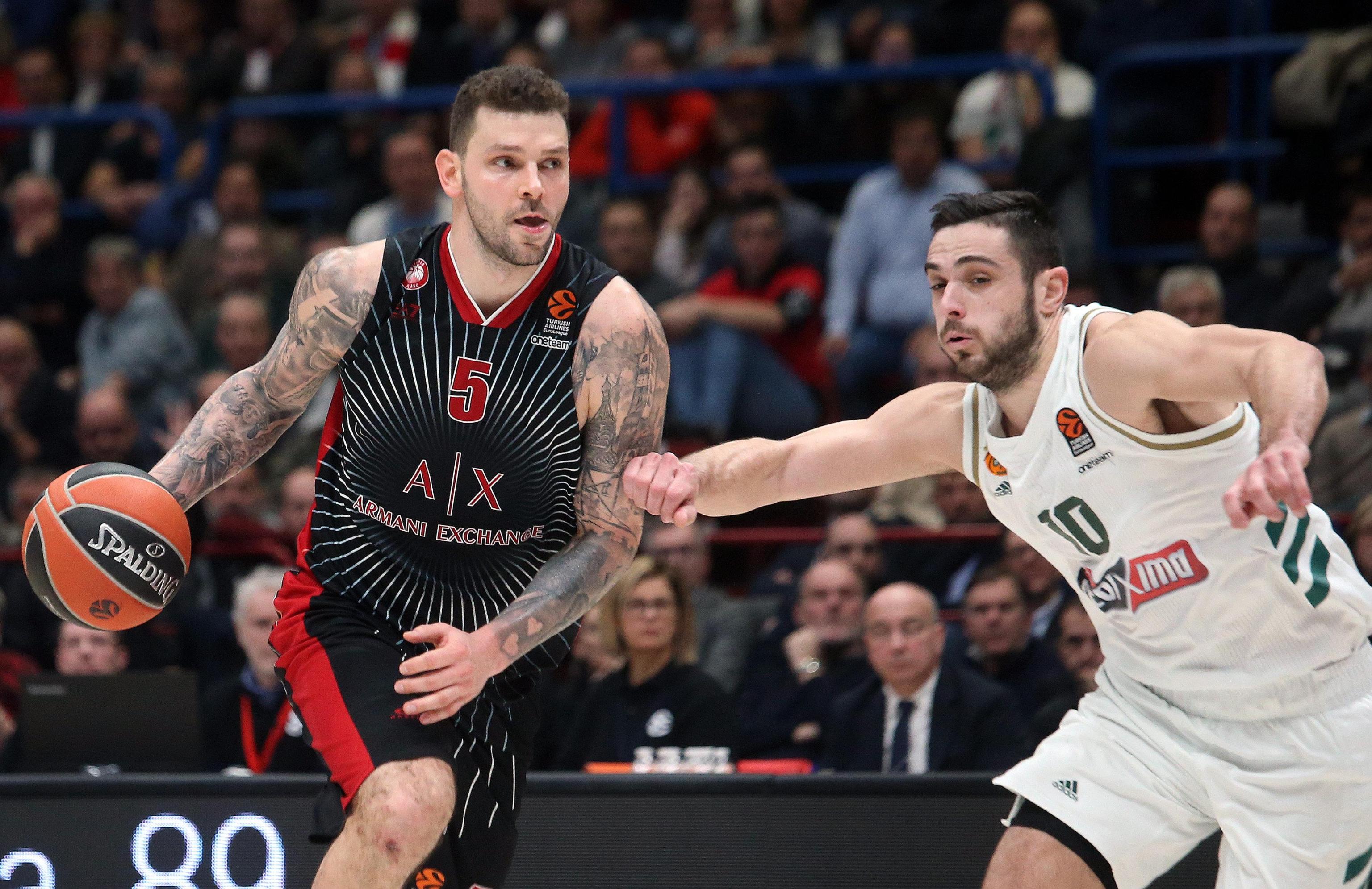 epa08115272 Ax Armani Exchange Milan's Vladimir Micov (L) drives up to the basket against  Panathinaikos Opap Athens's Ioannis Papapetrou during their Euroleague basketball match at the Assago Forum, Milan, Italy, 09 January 2020.  EPA-EFE/MATTEO BAZZI