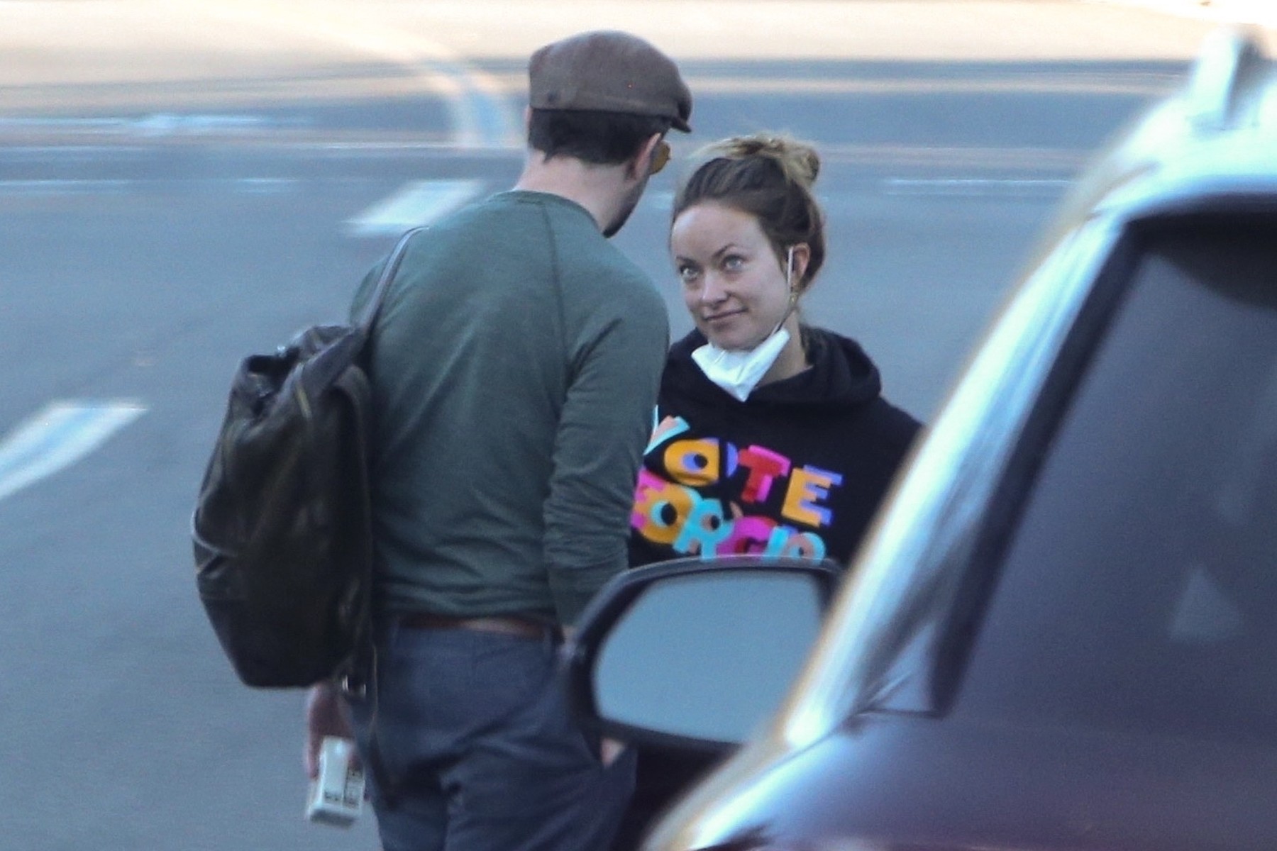*EXCLUSIVE* Olivia Wilde and Jason Sudeikis share a very loving embrace just 2 weeks prior to Olivia being photographed holding hands with Harry Styles! **FILE PHOTOS**
