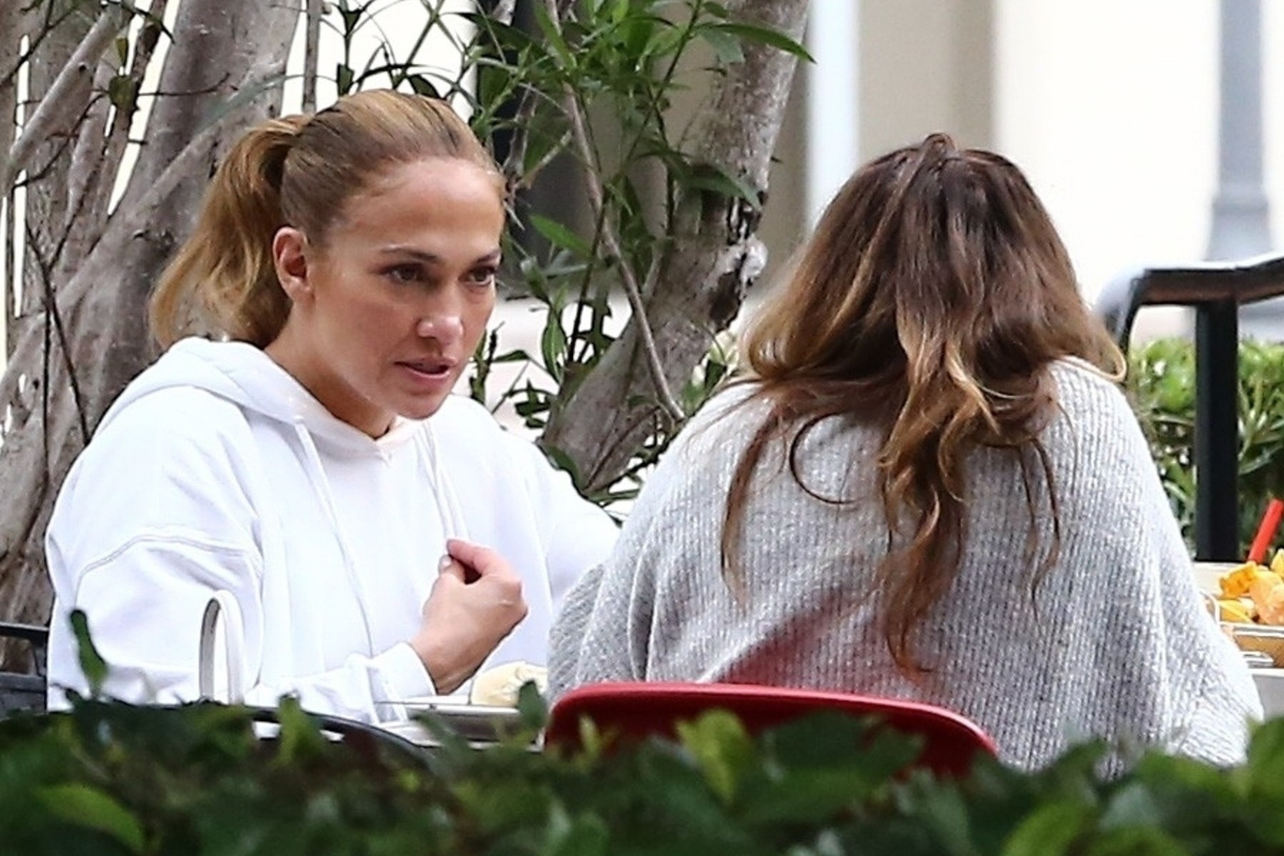 The many faces of J. Lo during lunch!