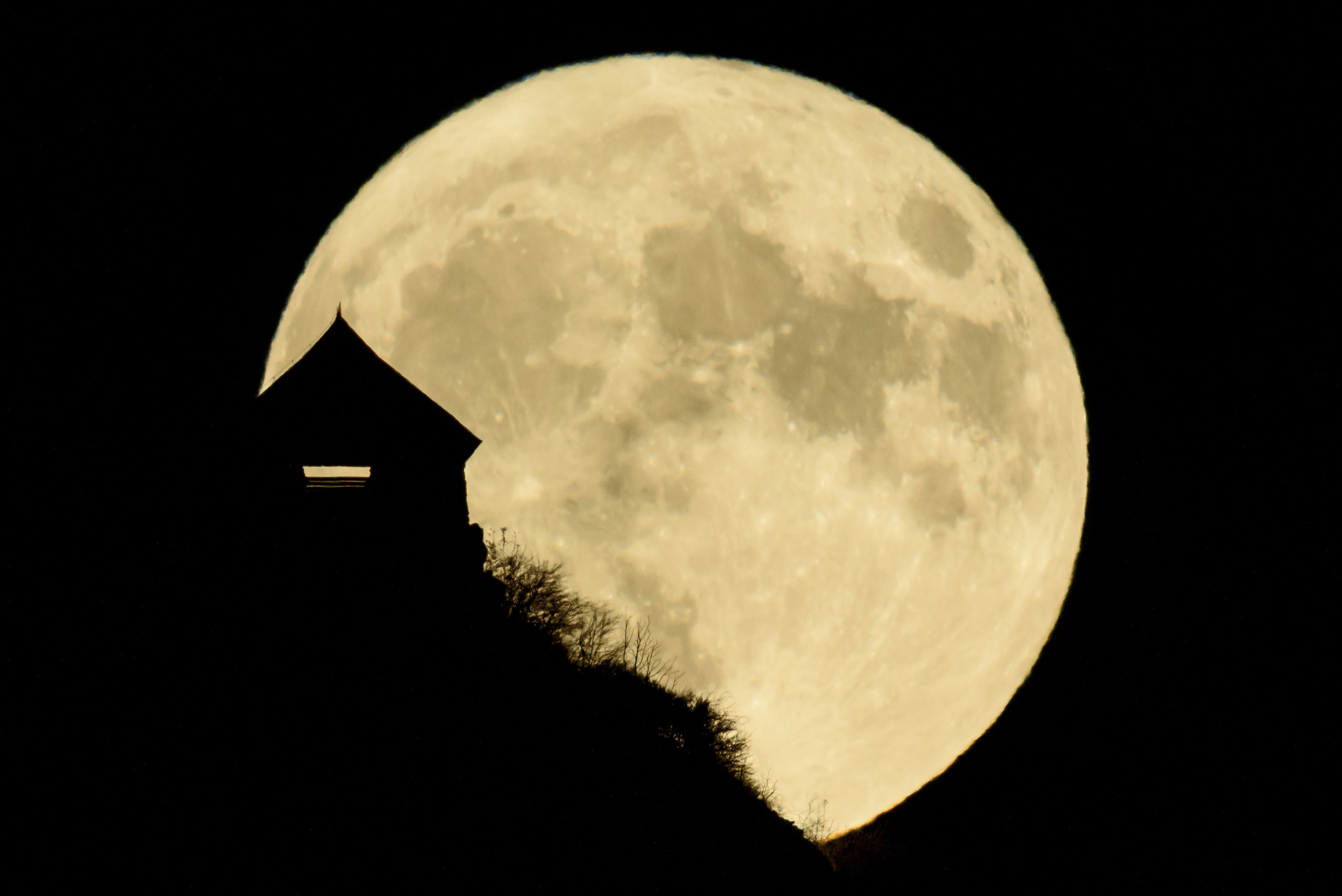 epa08790466 The full moon rises above the Salgo Castle pictured from Salgotarjan, Hungary, 31 October 2020.  EPA-EFE/Peter Komka HUNGARY OUT