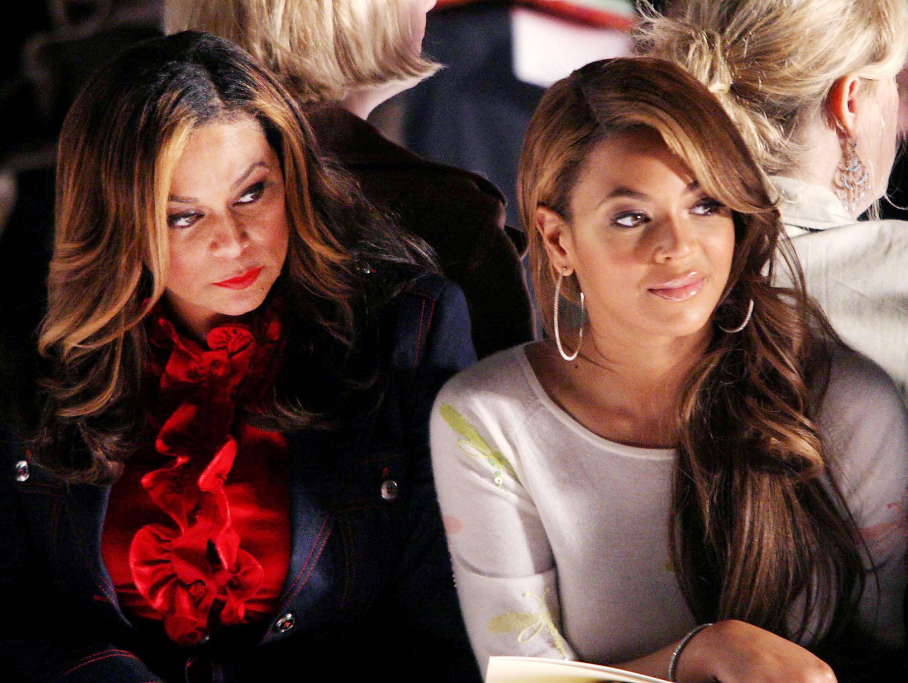 BEYONCE and TINA KNOWLES 02-07-2005 OLYMPUS FASHION WEEK OSCAR DE LA RENTA FALL 2005 COLLECTION BRYANT PARK, NEW YORK CITY.  Photo By John Barrett/PHOTOlink.net