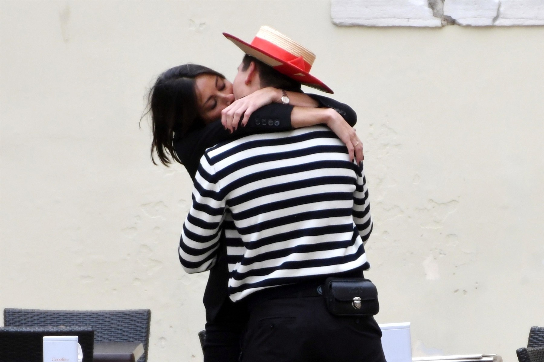 *PREMIUM-EXCLUSIVE* TV Presenter and Model Melanie Sykes is pictured putting on a very amorous display with a mystery Gondolier while on holiday in Venice! *MUST CALL FOR PRICING* *NOTE TO UK MAGAZINES ONLY - NO ONLINE OR PRINT USAGE UNTIL 27/10/20*