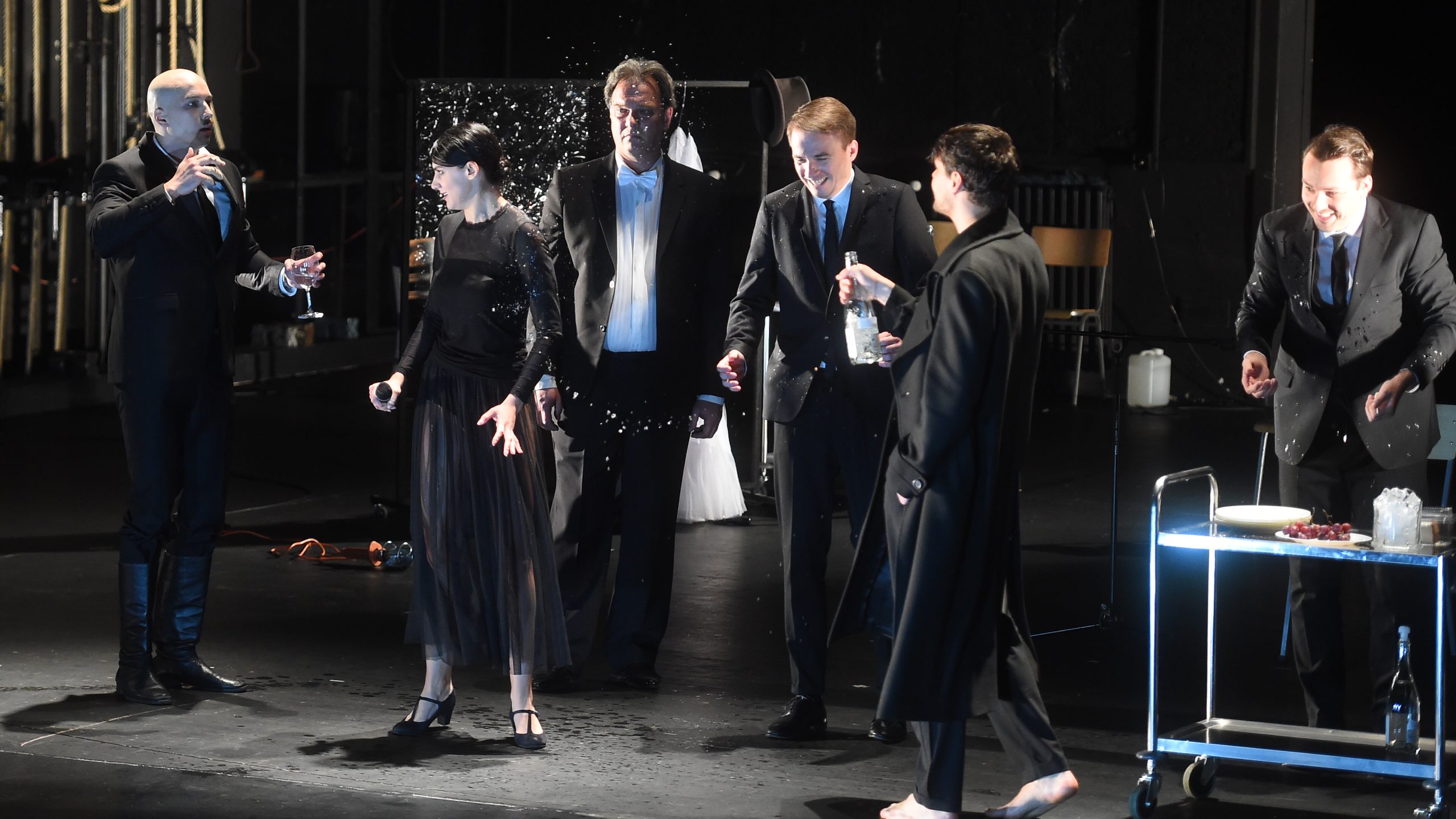 Beograd, 15. aprila 2021. - Predstava Baal prema tekstu Bertolta Brehta, u reziji Dijega de Brea, je premijerno izvedena veceras u Beogradskom dramskom pozoristu. FOTO TANJUG/ TANJA VALIC/ bg