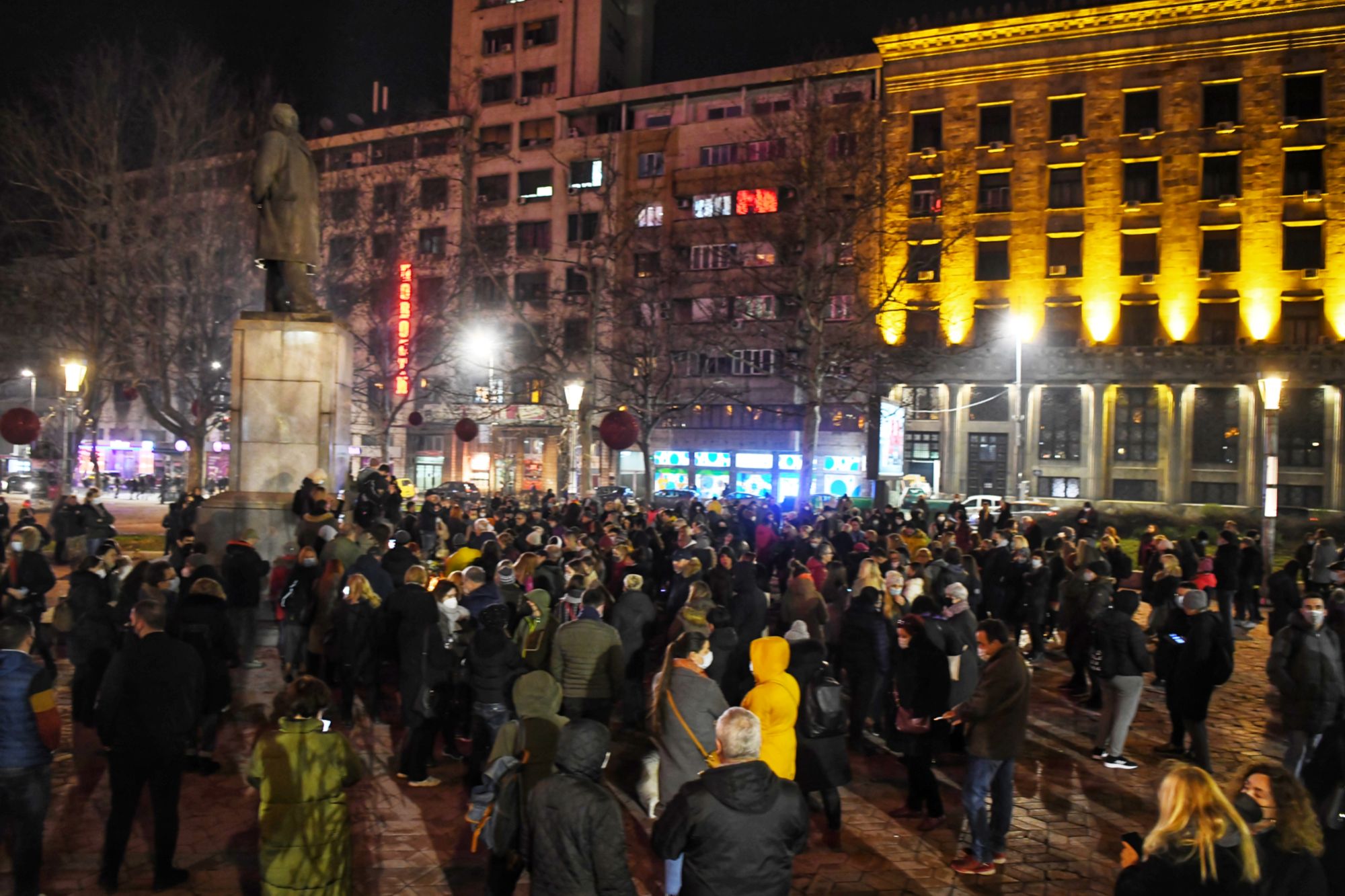 Beograd 20.02.2021. Trg Nikole Pašića, paljenje sveća za Đorđa Balašavića, Djordja Balaševića, Balašević Foto: Goran Srdanov/Nova.rs