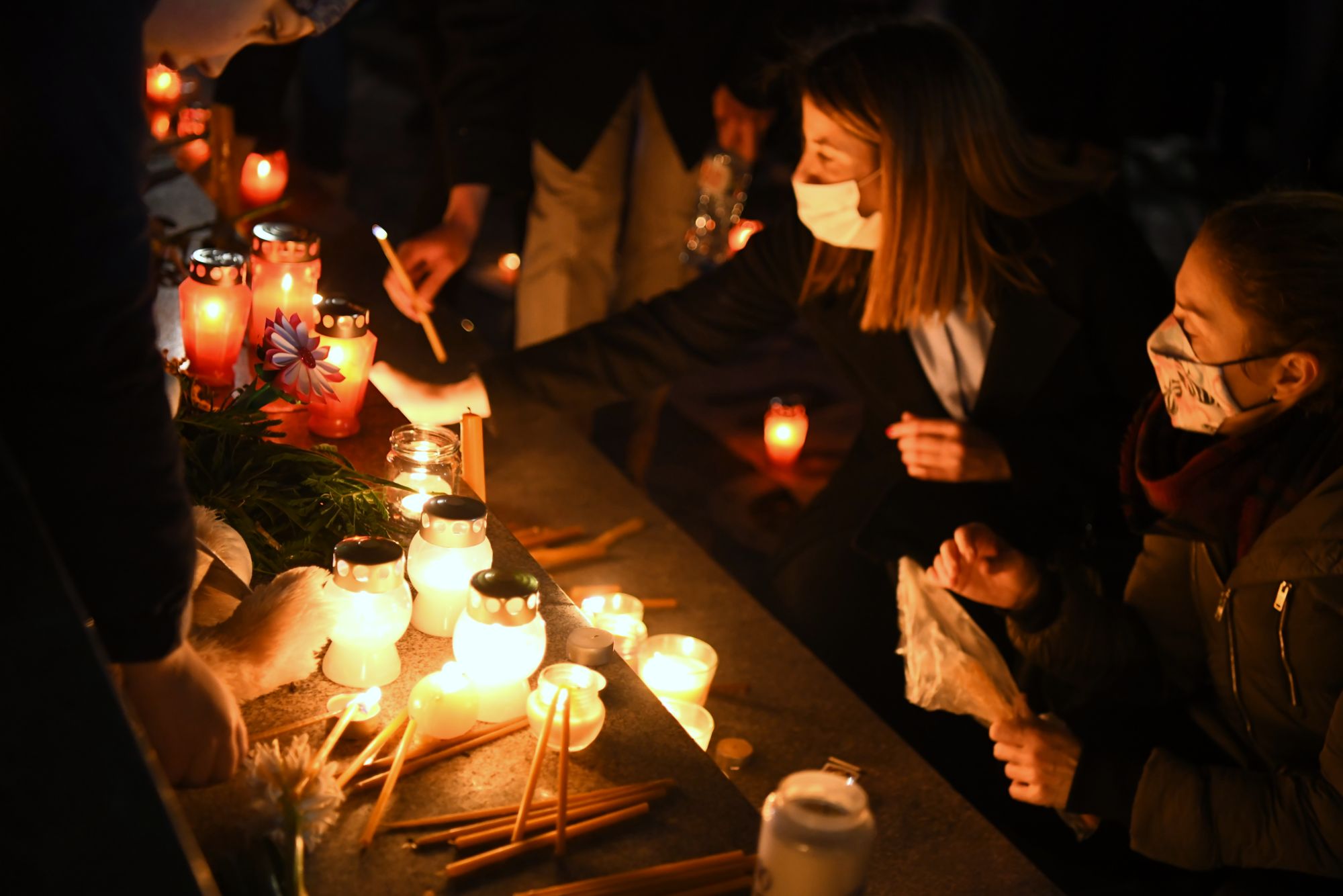 Beograd 20.02.2021. Trg Nikole Pašića, paljenje sveća za Đorđa Balašavića, Djordja Balaševića, Balašević Foto: Goran Srdanov/Nova.rs