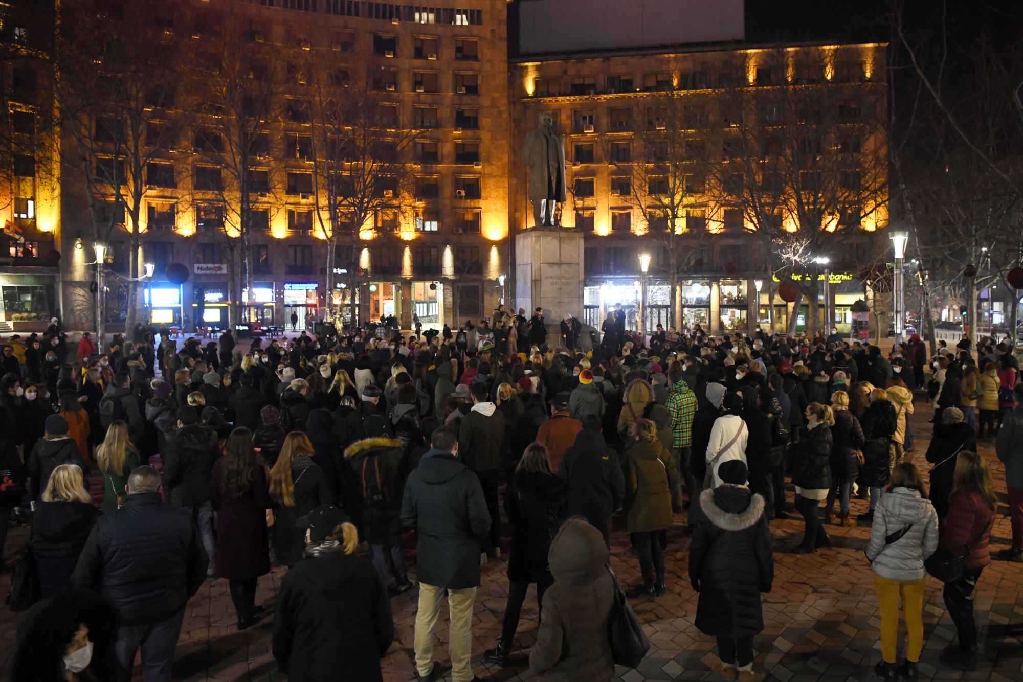 Beograd 20.02.2021. Trg Nikole Pašića, paljenje sveća za Đorđa Balašavića, Djordja Balaševića, Balašević Foto: Goran Srdanov/Nova.rs