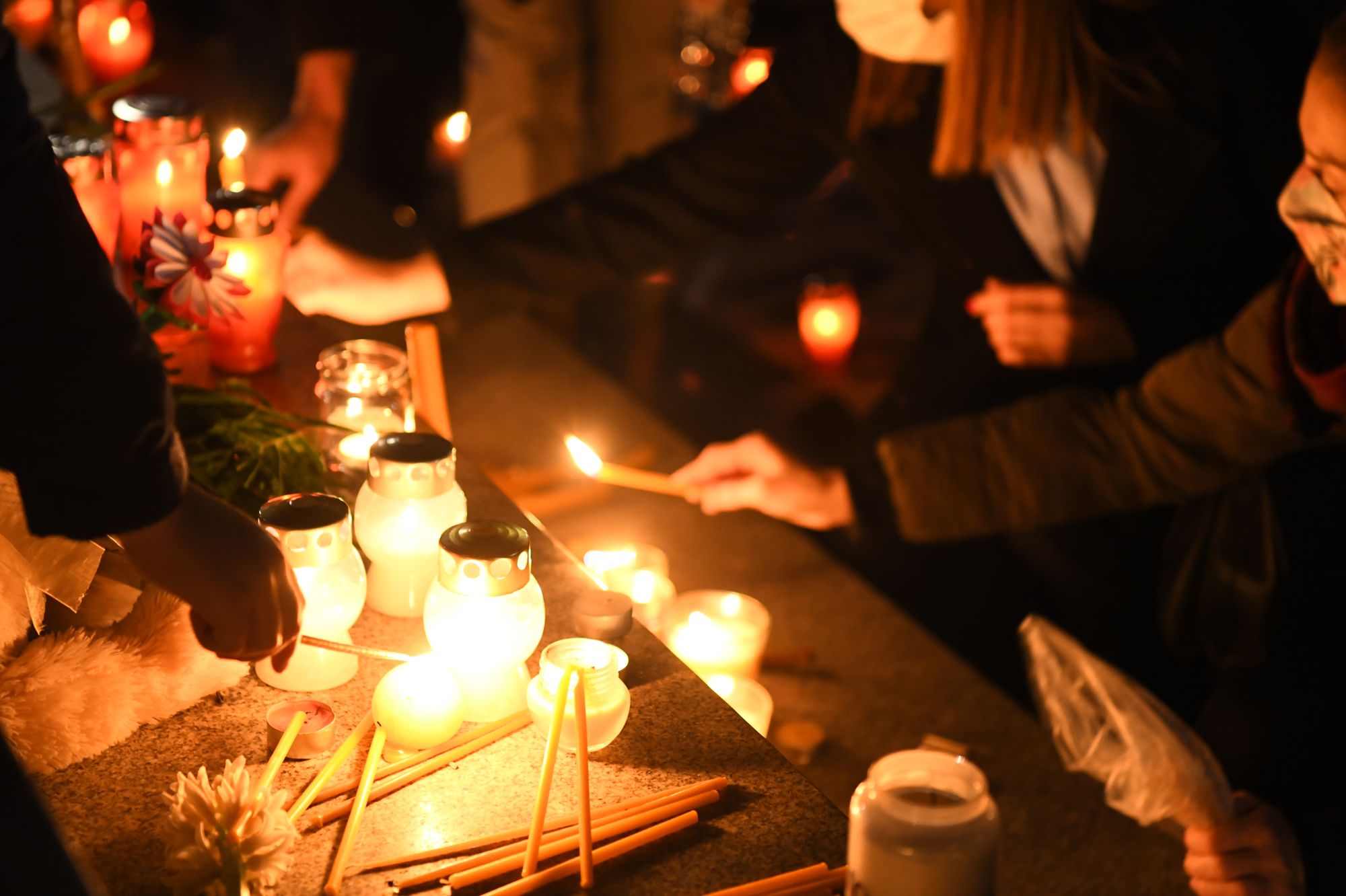 Beograd 20.02.2021. Trg Nikole Pašića, paljenje sveća za Đorđa Balašavića, Djordja Balaševića, Balašević Foto: Goran Srdanov/Nova.rs