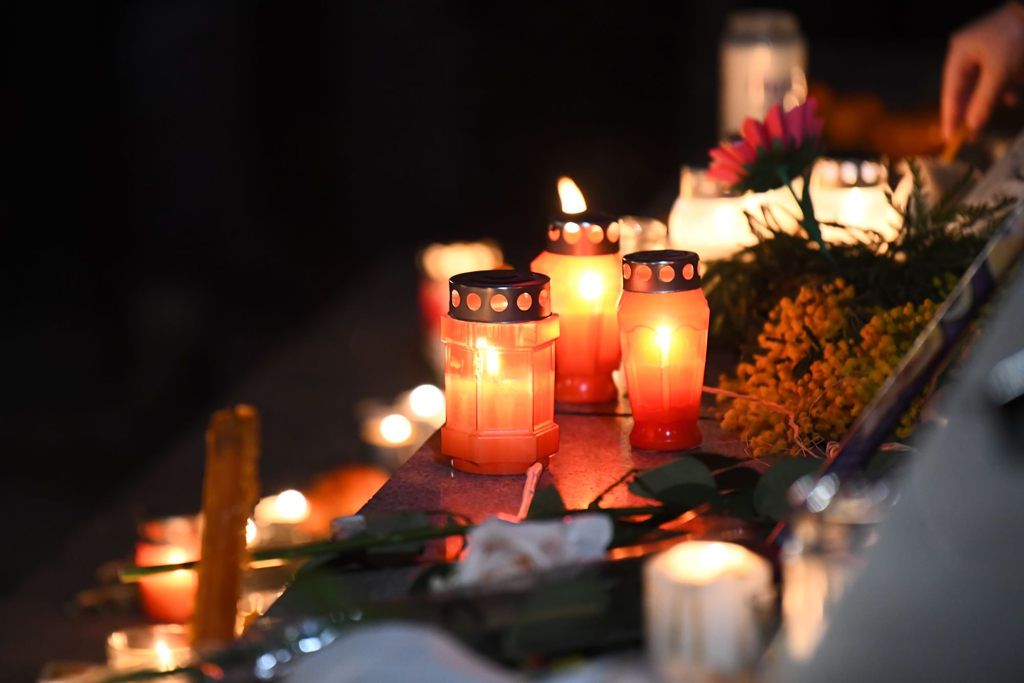 Beograd 20.02.2021. Trg Nikole Pašića, paljenje sveća za Đorđa Balašavića, Djordja Balaševića, Balašević Foto: Goran Srdanov/Nova.rs