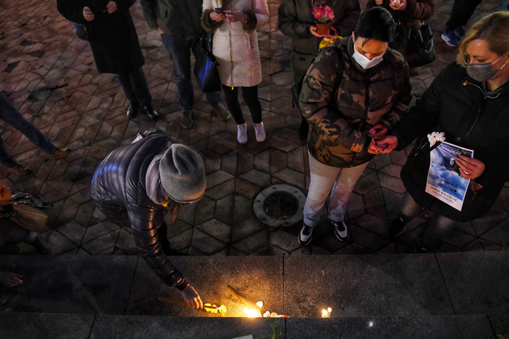 Beograd 20.02.2021. Trg Nikole Pašića, paljenje sveća za Đorđa Balašavića, Djordja Balaševića, Balašević Foto: Goran Srdanov/Nova.rs
