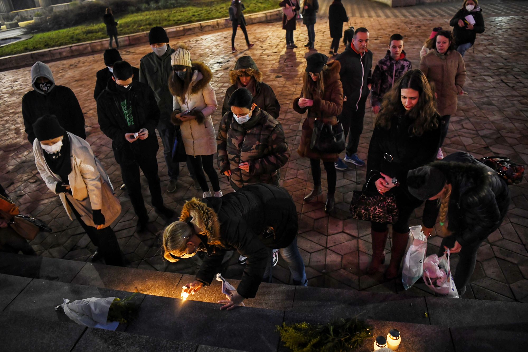 Beograd 20.02.2021. Trg Nikole Pašića, paljenje sveća za Đorđa Balašavića, Djordja Balaševića, Balašević Foto: Goran Srdanov/Nova.rs