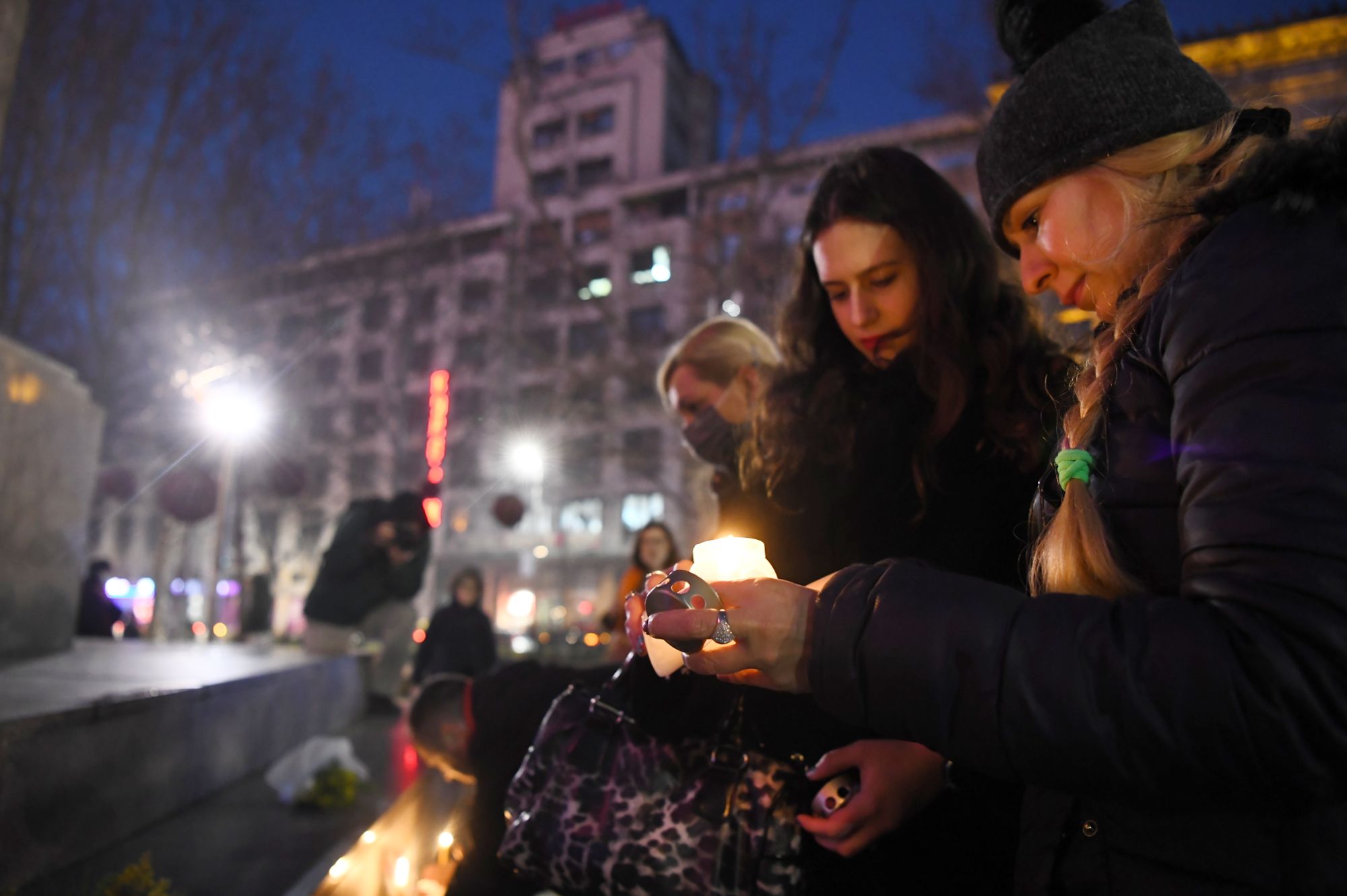 Beograd 20.02.2021. Trg Nikole Pašića, paljenje sveća za Đorđa Balašavića, Djordja Balaševića, Balašević Foto: Goran Srdanov/Nova.rs