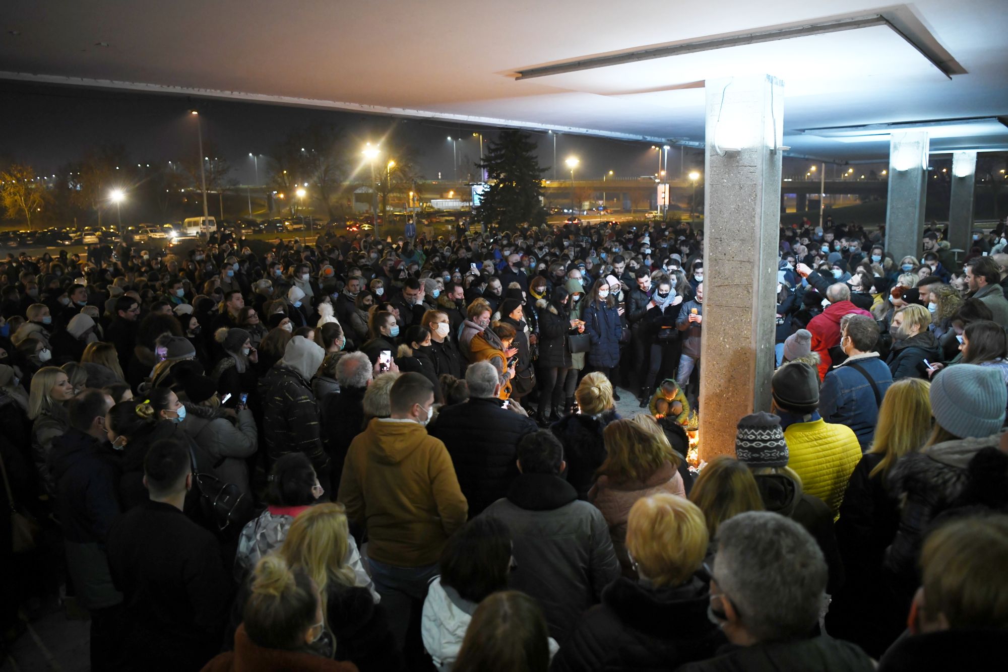 Beograd 20.02.2021. Sava Centar, paljenje sveća za Đorđa Balašavića, Djordja Balaševića, Balašević Foto: Goran Srdanov/Nova.rs