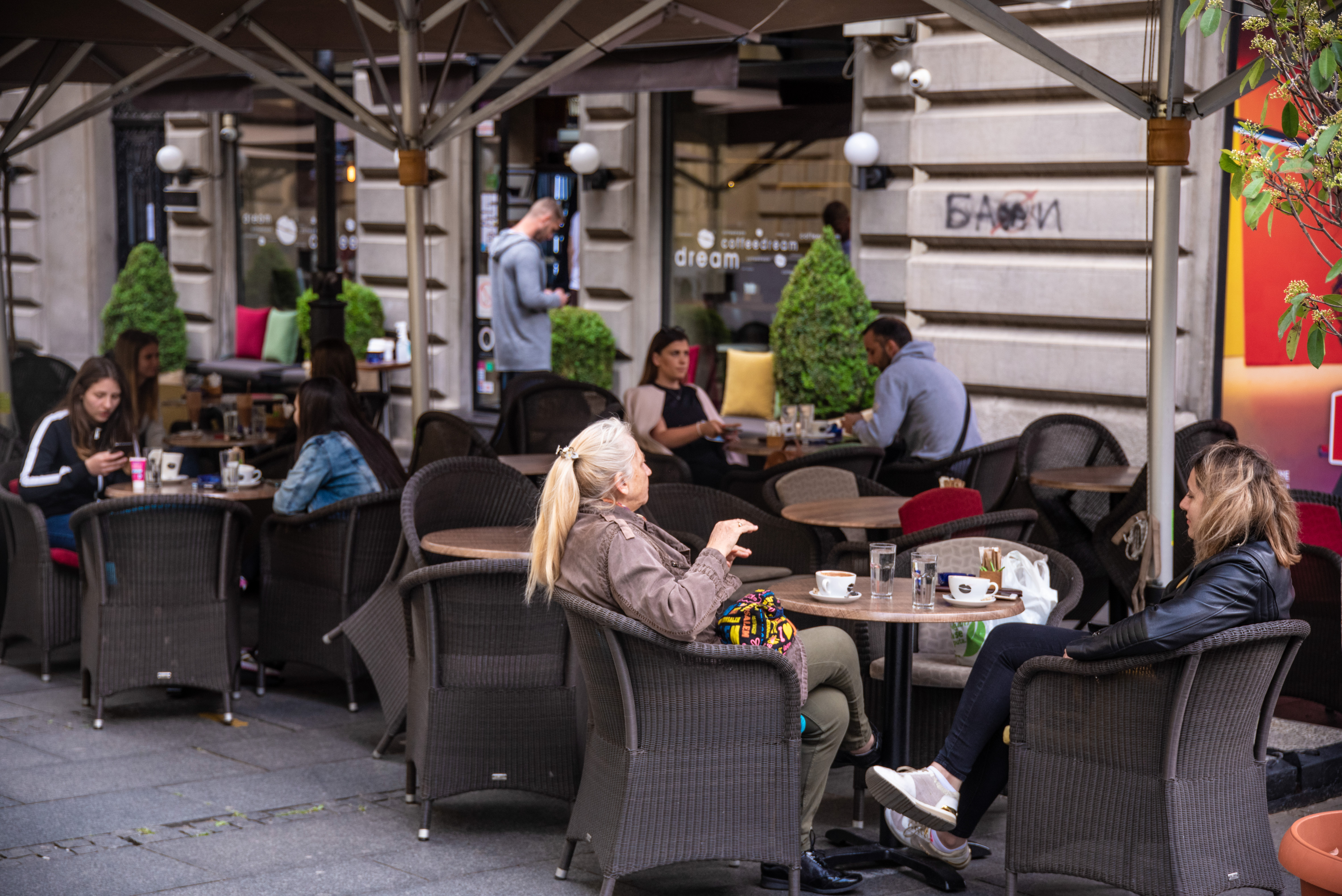 Beograd 04.05.2020. Otvoreni kafići i restorani, kafić, restoran, bašta kafića, koronavirus, vanredno stanje Foto: Dragan Mujan/Nova.rs