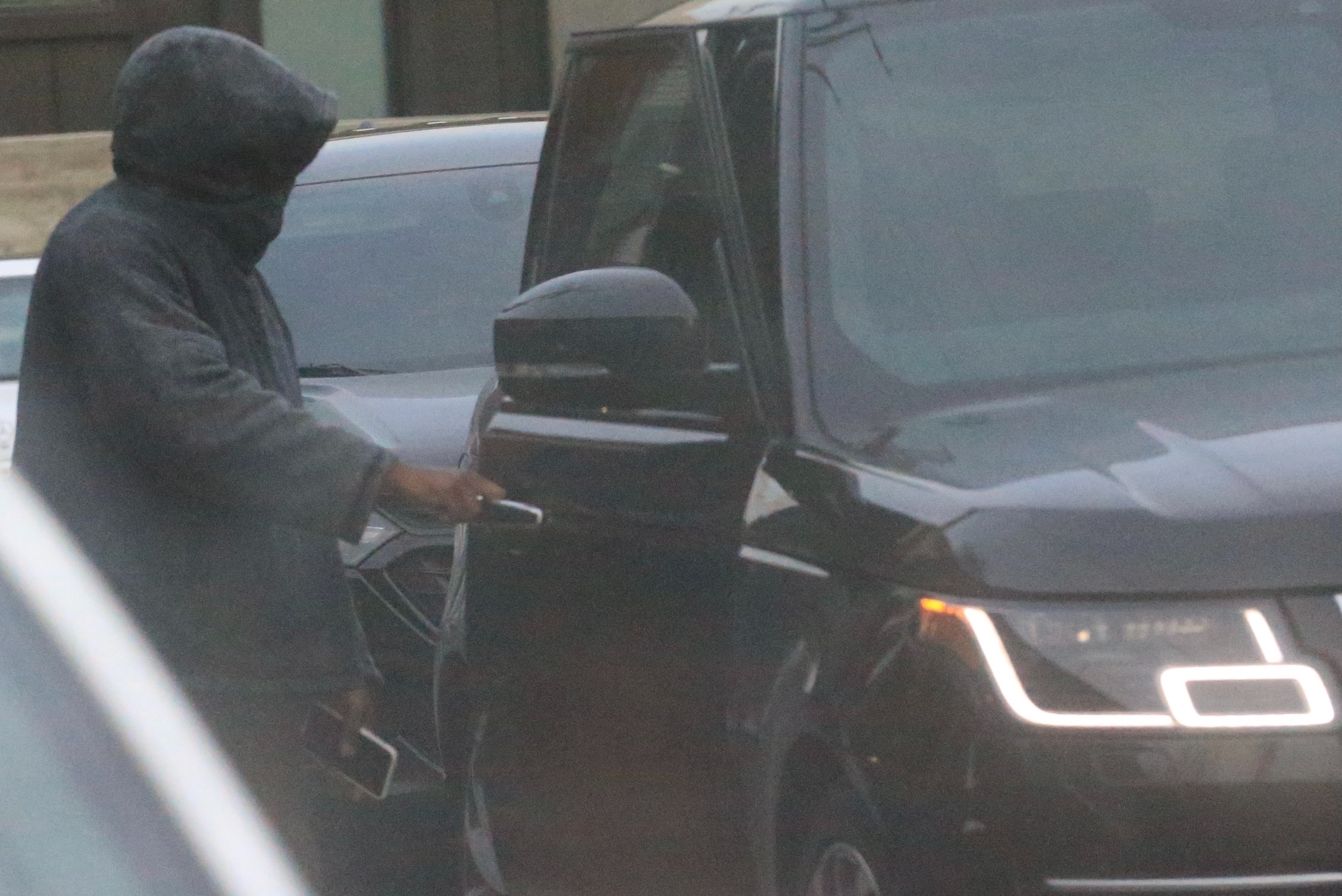 *PREMIUM-EXCLUSIVE* Kanye West keeps a super low profile while leaving his office after his estranged wife Kim Kardashian officially filed for divorce!