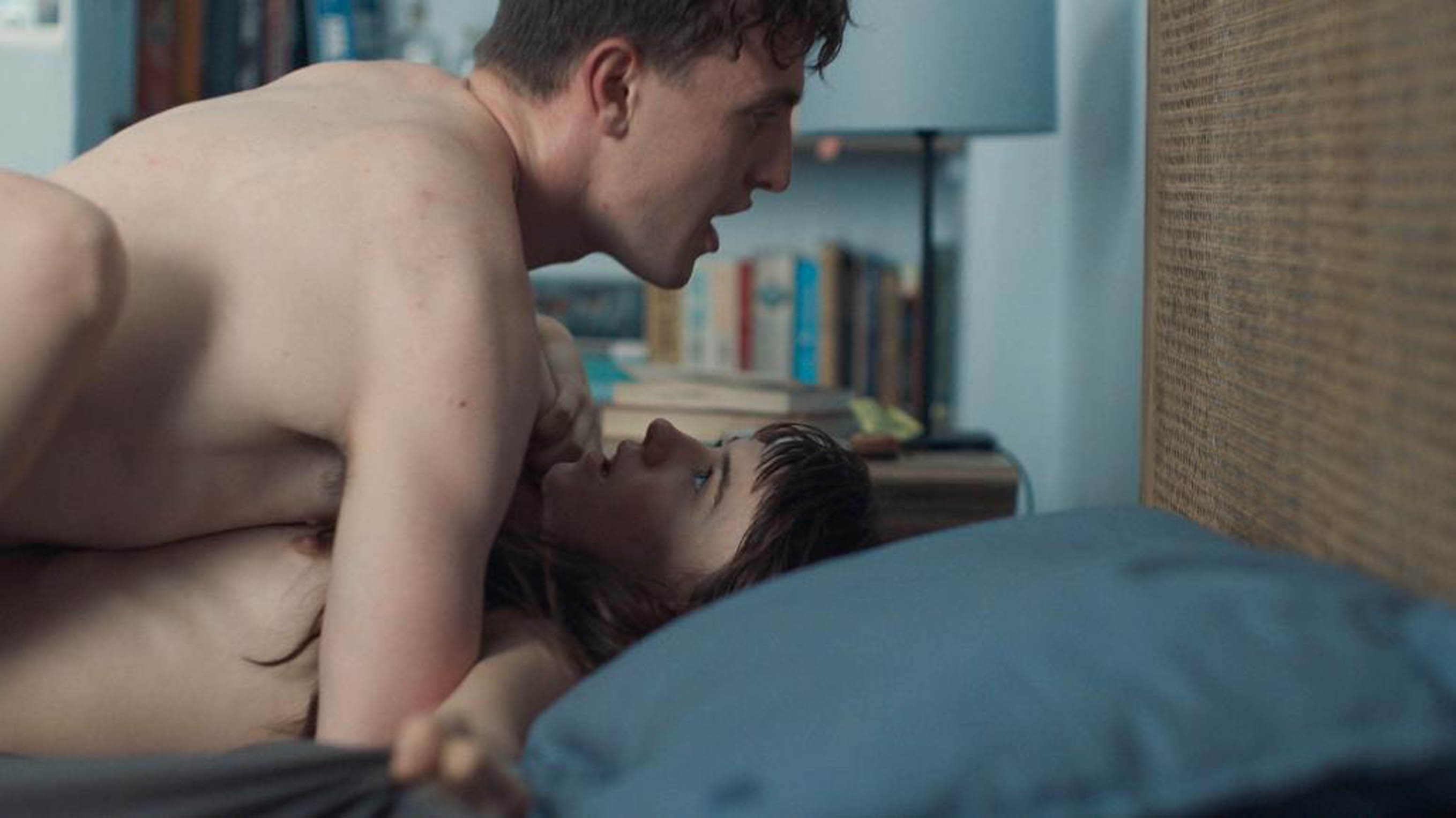 Daisy Edgar-Jones goes topless in the new episode of the TV show "Normal People". Series 1 Episode 2