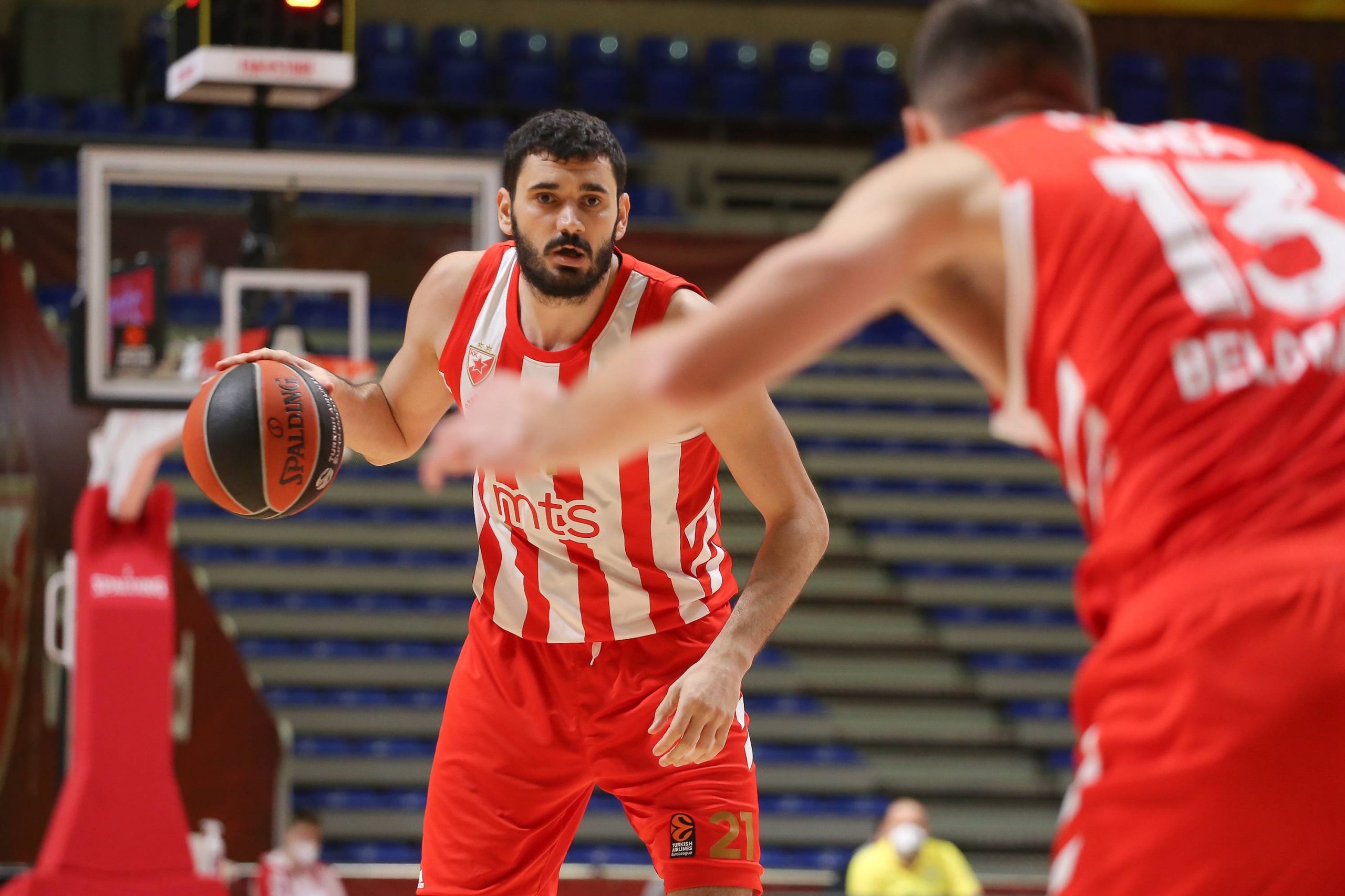 Beograd, 7.01.2021. - Kosarkasi Crvene zvezde i Fenerbahcea u akciji tokom utakmice 18. kola Evrolige, veceras u hali "Aleksandar Nikolic" u Beogradu. (BETAPHOTO/KK CRVENA ZVEZDA mts/DS)