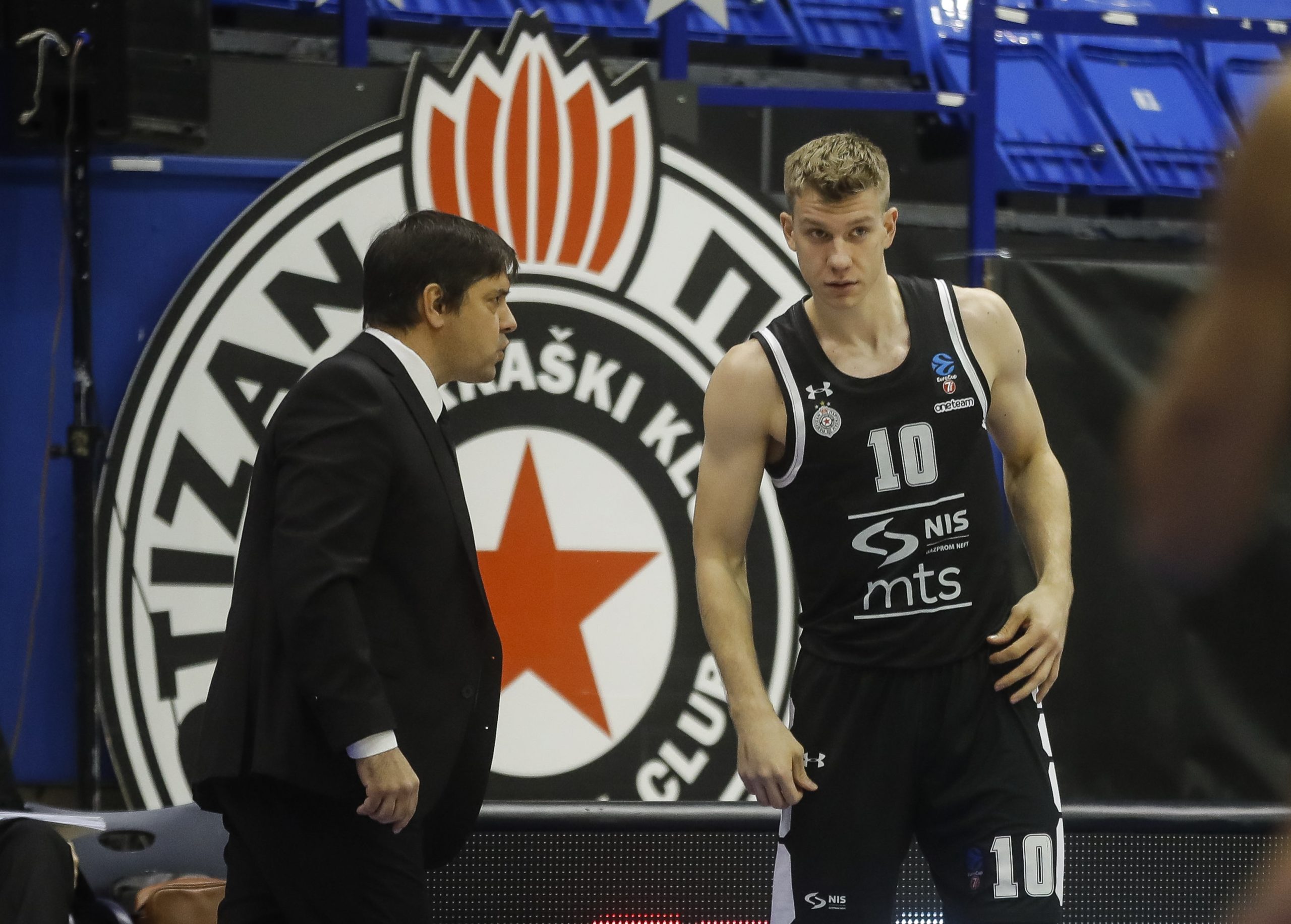 Kosarka EuroCup season 2020/2021
Partizan v Bahcesehir Koleji Istanbul
Head coach Saso Filipovski and Novica Velickovic (R)
Beograd, 09.12.2020.
foto: Miroslav Todorovic/Starsportphoto ©