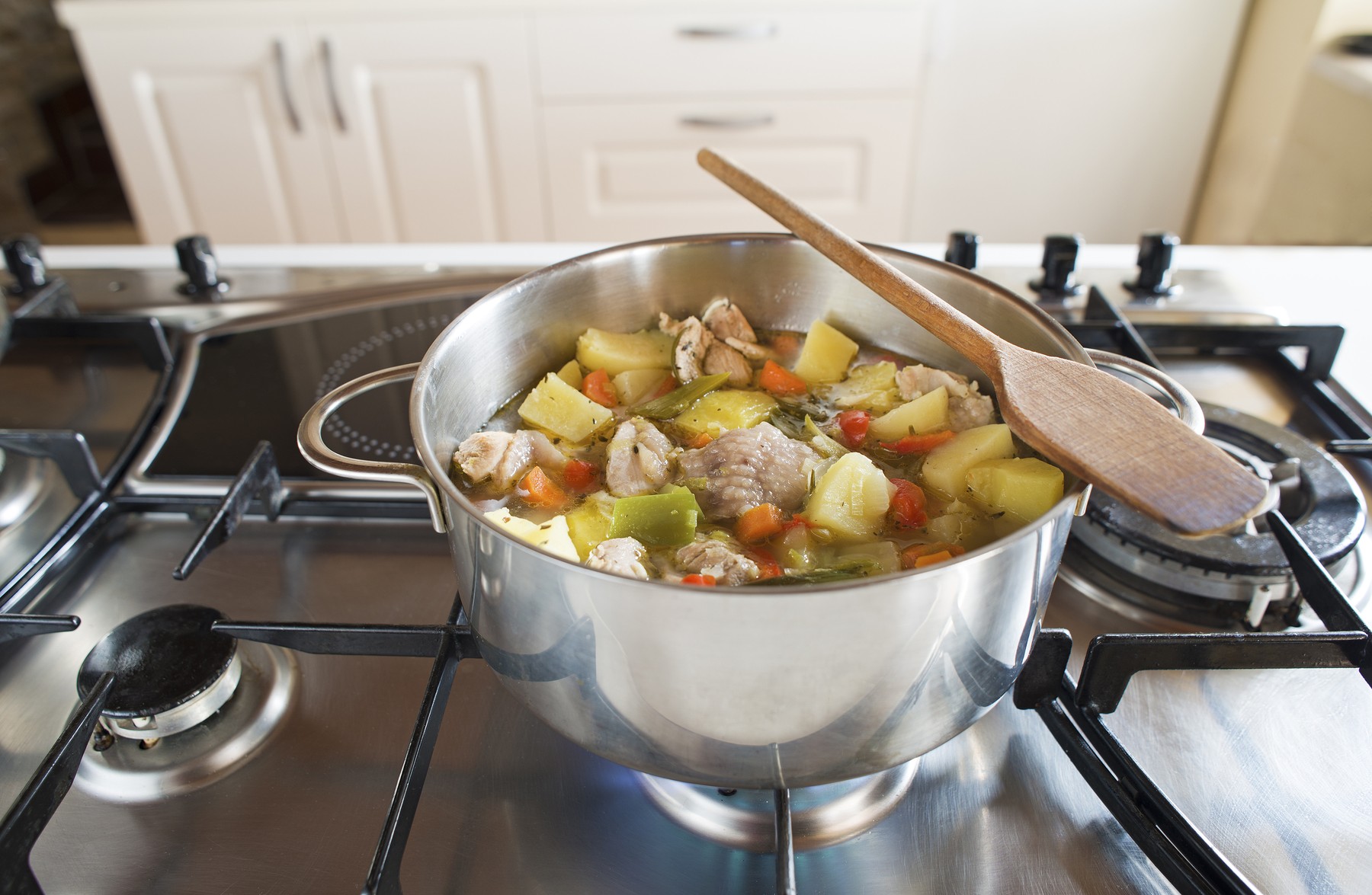 Cooking stew with vegetables and meat on the stove,Image: 221894675, License: Royalty-free, Restrictions: , Model Release: no, Credit line: Dusan Zidar / Panthermedia / Profimedia