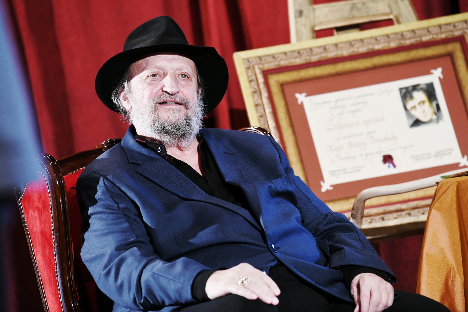 Beograd 27. februar 2021. Dodela Dobricinog prstena glumcu Petru Bozovicu u Narodnom pozorištu, u foajeu Scene Rasa Plaovic Foto:Vesna Lalić/Nova.rs