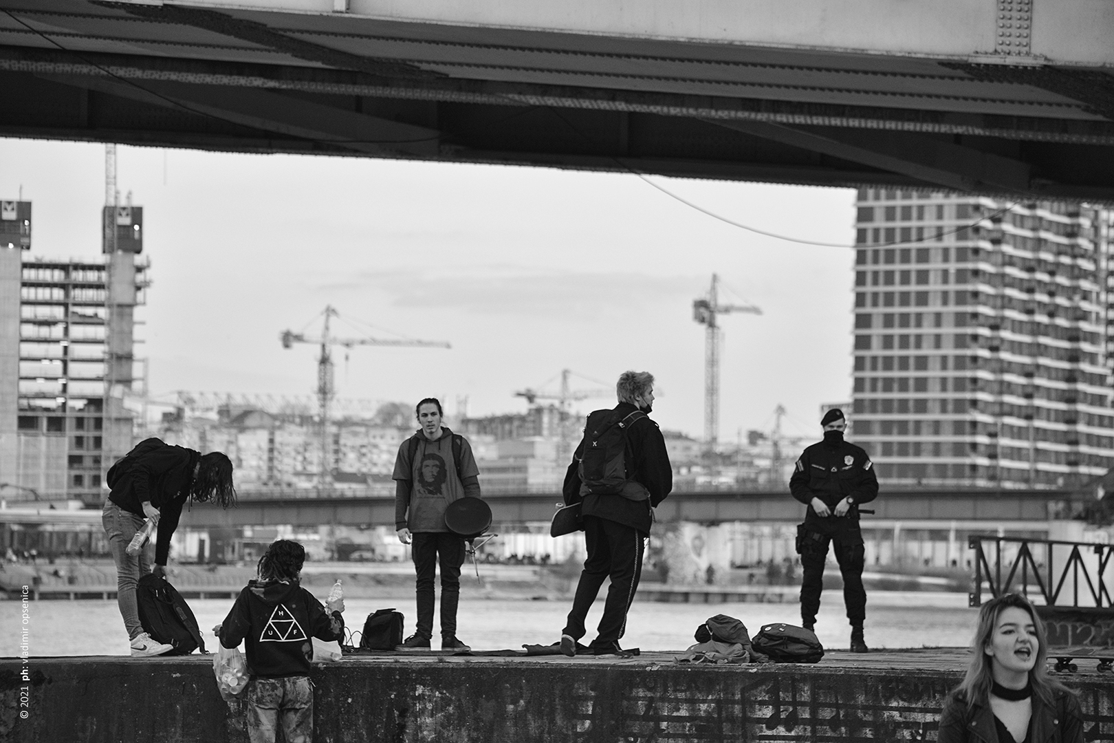 Punk &amp; skate 

Ispod Brankovog mosta

Koncert otvorio punk band Bednici, a zatvorio band Plavi

poslednji dan februara 2021, nedelja

© 2021 ph: vladimir opsenica