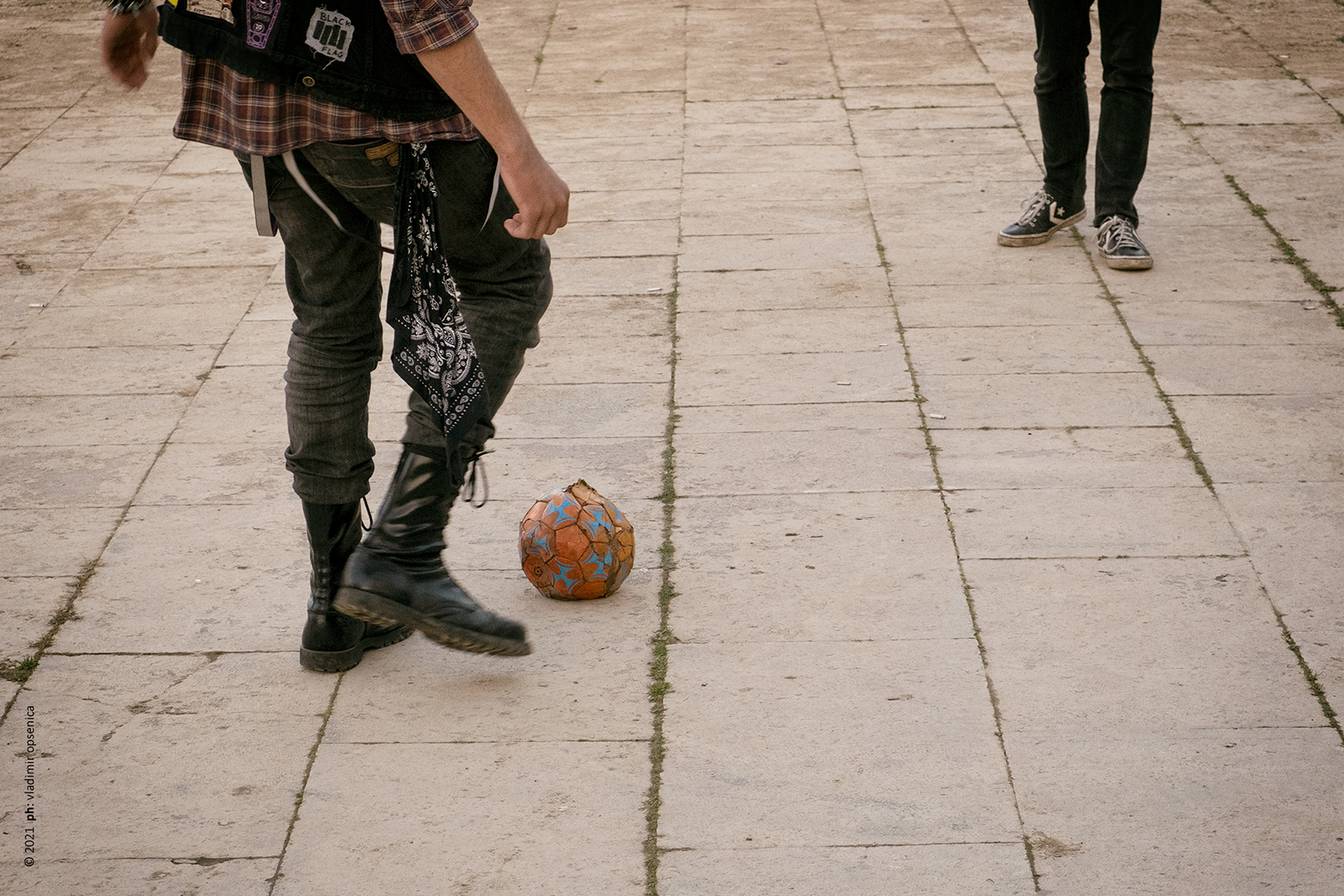 Punk &amp; skate Foto: Vladimir Opačić

Ispod Brankovog mosta

Koncert otvorio punk band Bednici, a zatvorio band Plavi

poslednji dan februara 2021, nedelja

© 2021 ph: vladimir opsenica