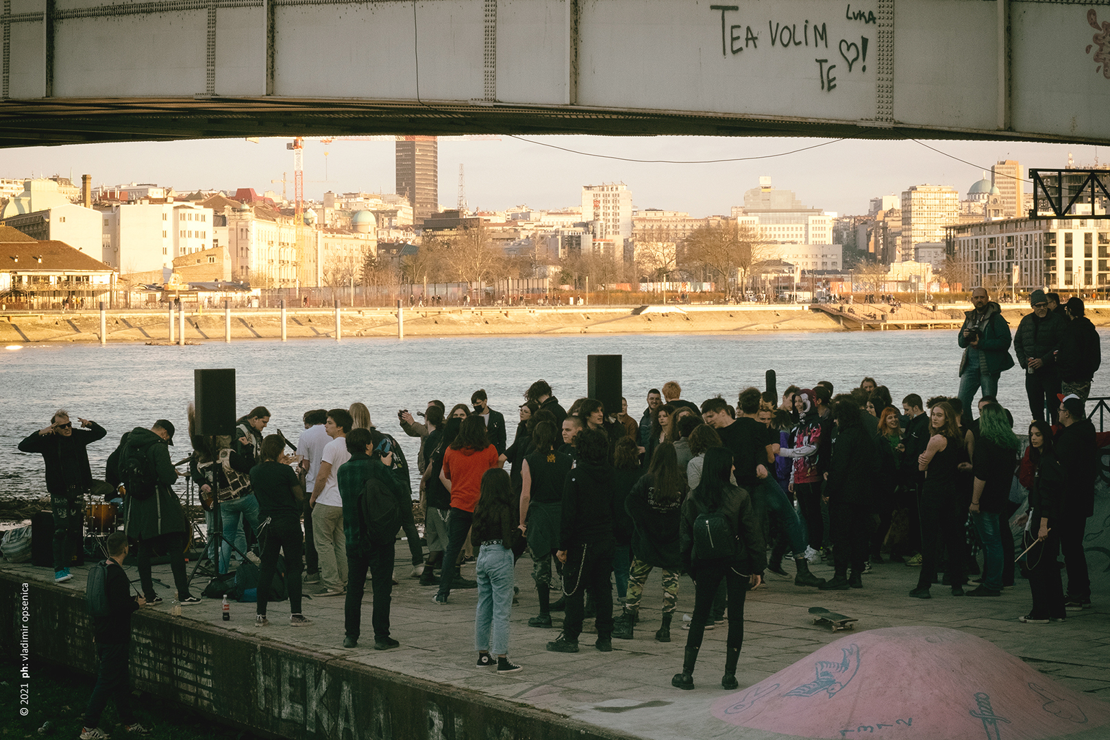 Punk &amp; skate 

Ispod Brankovog mosta

Koncert otvorio punk band Bednici, a zatvorio band Plavi

poslednji dan februara 2021, nedelja

© 2021 ph: vladimir opsenica