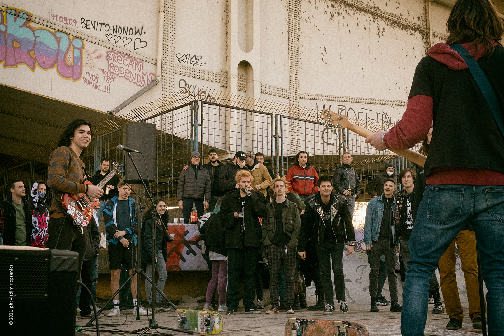Punk &amp; skate 

Ispod Brankovog mosta

Koncert otvorio punk band Bednici, a zatvorio band Plavi

poslednji dan februara 2021, nedelja

© 2021 ph: vladimir opsenica