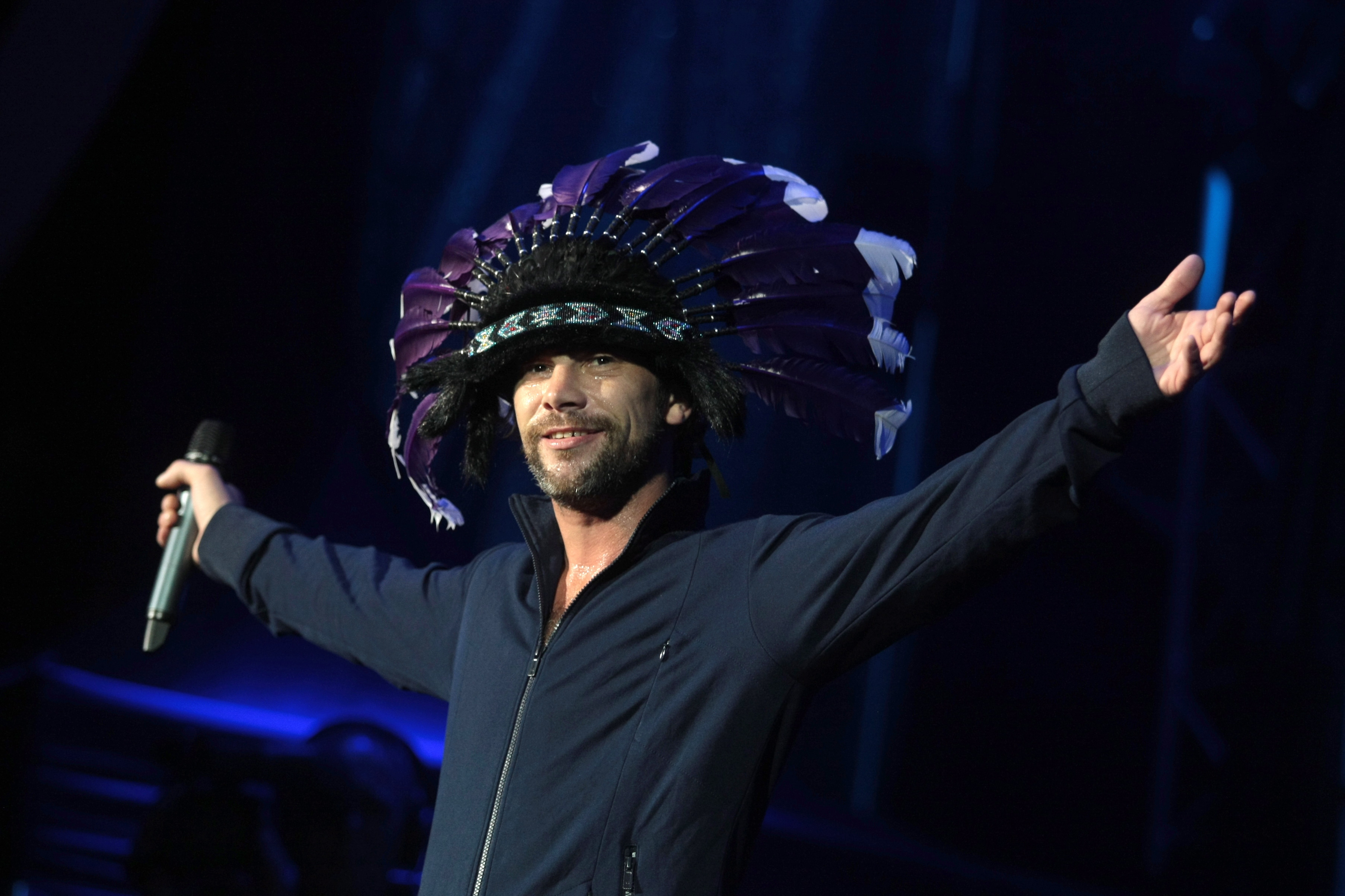 epa02785337 British singer Jason 'Jay' Kay, lead singer of British band 'Jamiroquai', performs on stage at the Orange Warsaw Festival in Warsaw, Poland, 18 June 2011.  EPA/LESZEK SZYMANSKI POLAND OUT