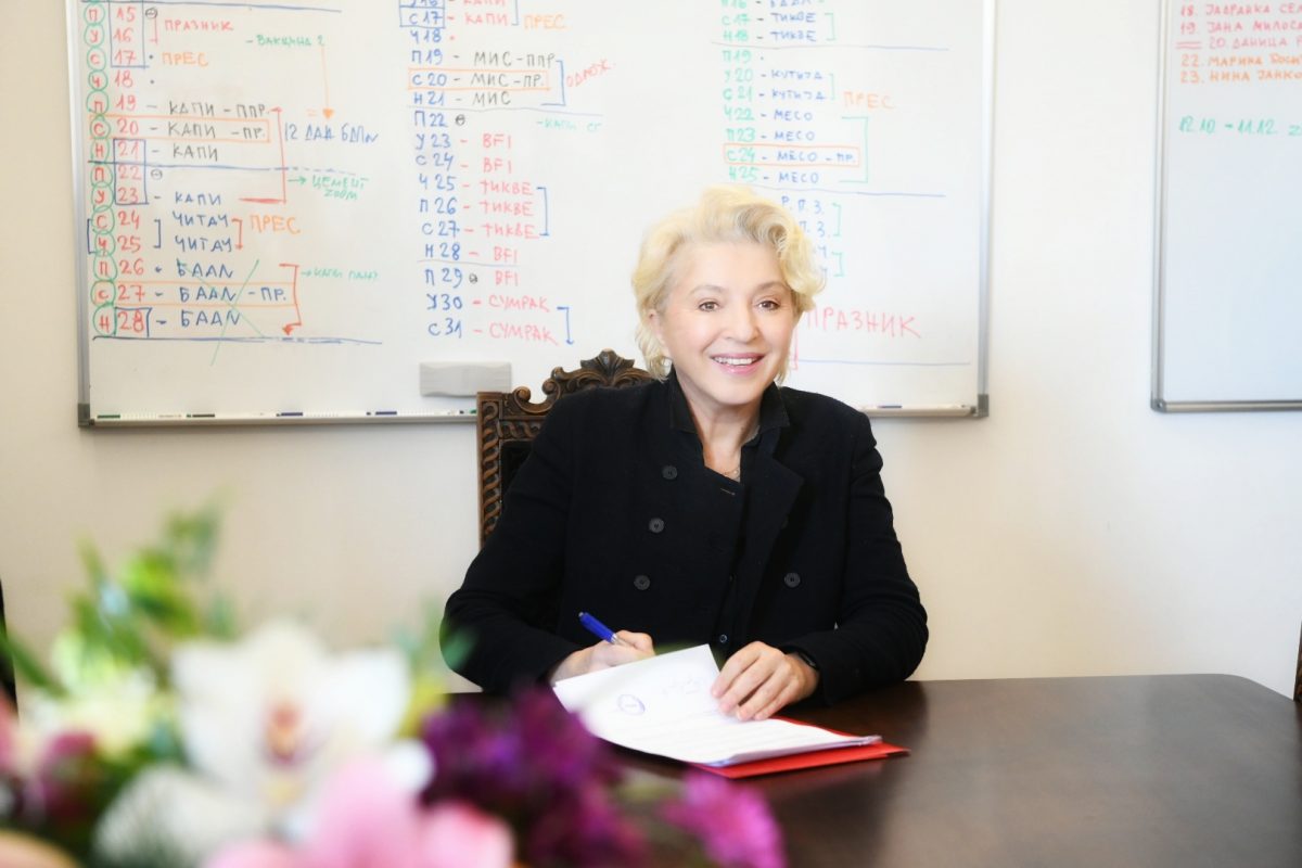 Beograd 08. mart 2021. Mirjana Karanovic glumica potpisuje u BDP-u ugovor Beogradsko dramsko pozoriste Foto:Vesna Lalić/Nova.rs