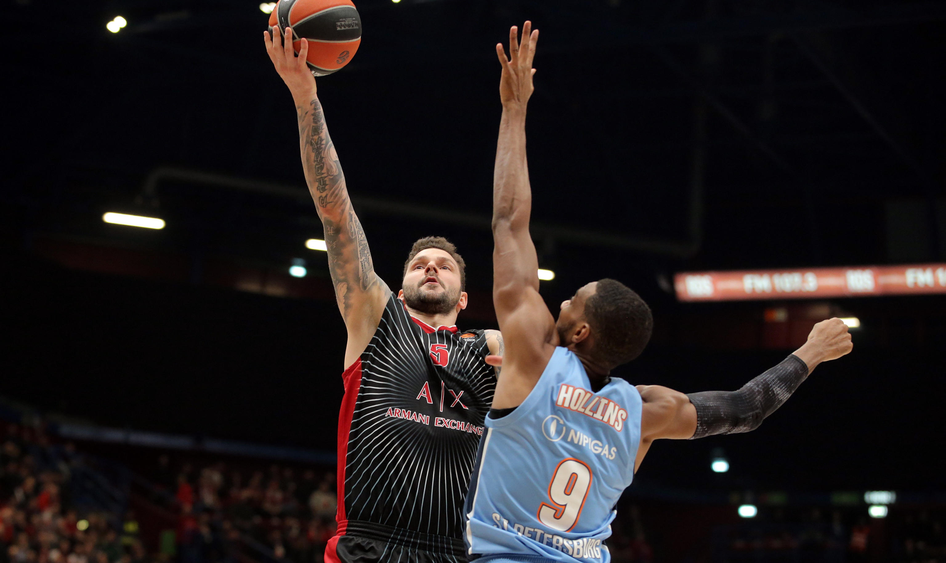 epa08100732 Ax Armani Exchange Milan's Vladimir Micov (L) drives up to the basket against  Zenit St Petersburg's Austin Hollins  during their Euroleague basketball match at the Assago Forum, Milan, Italy, 03 January 2020.  EPA-EFE/MATTEO BAZZI