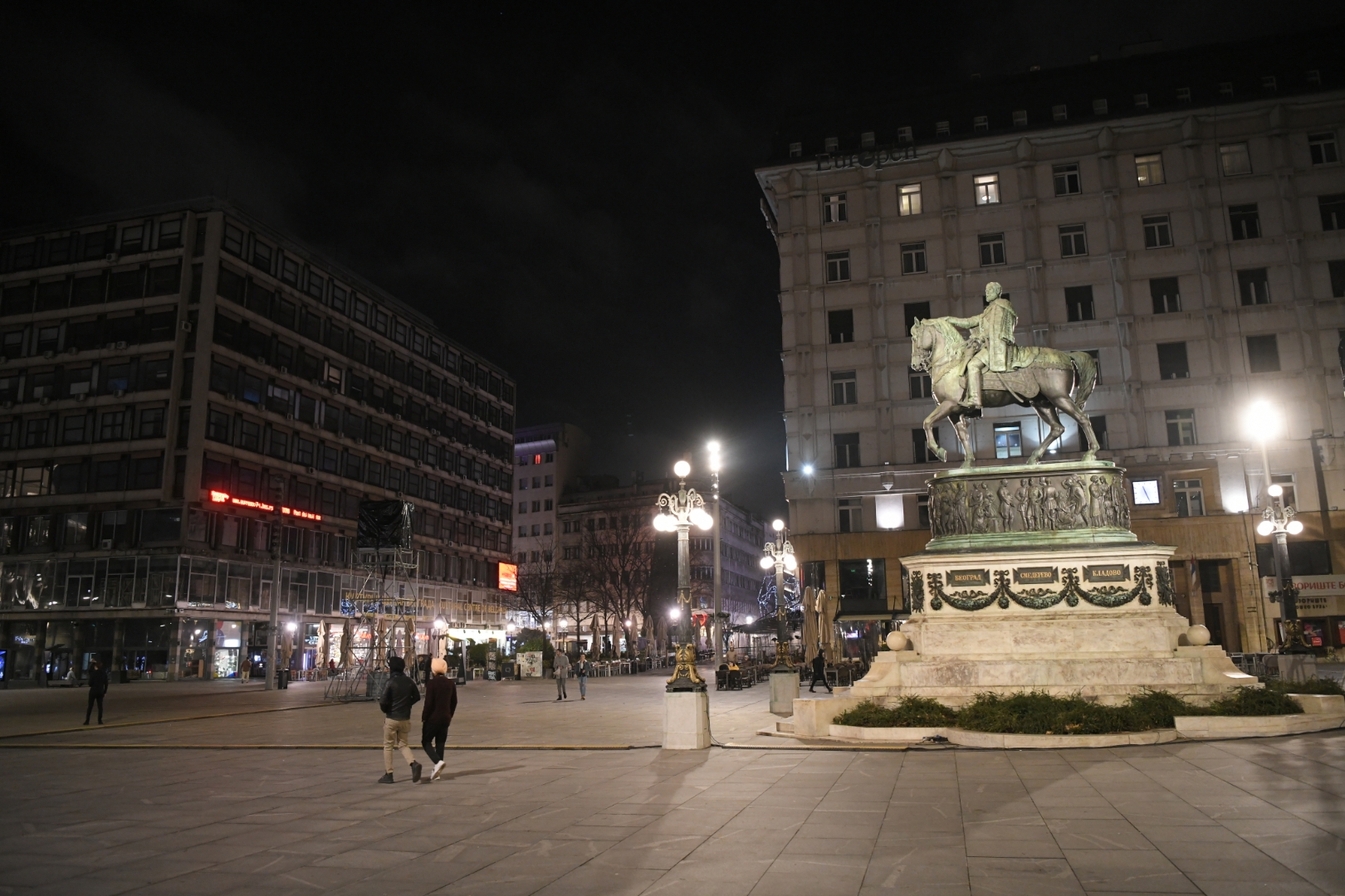 Beograd 31.12.2020. Nova godina, novogodišnja noć, zatvoreni restorani, kafići, prazne ulice, prazna ulica, Trg republike Foto: Dragan Mujan/Nova.rs