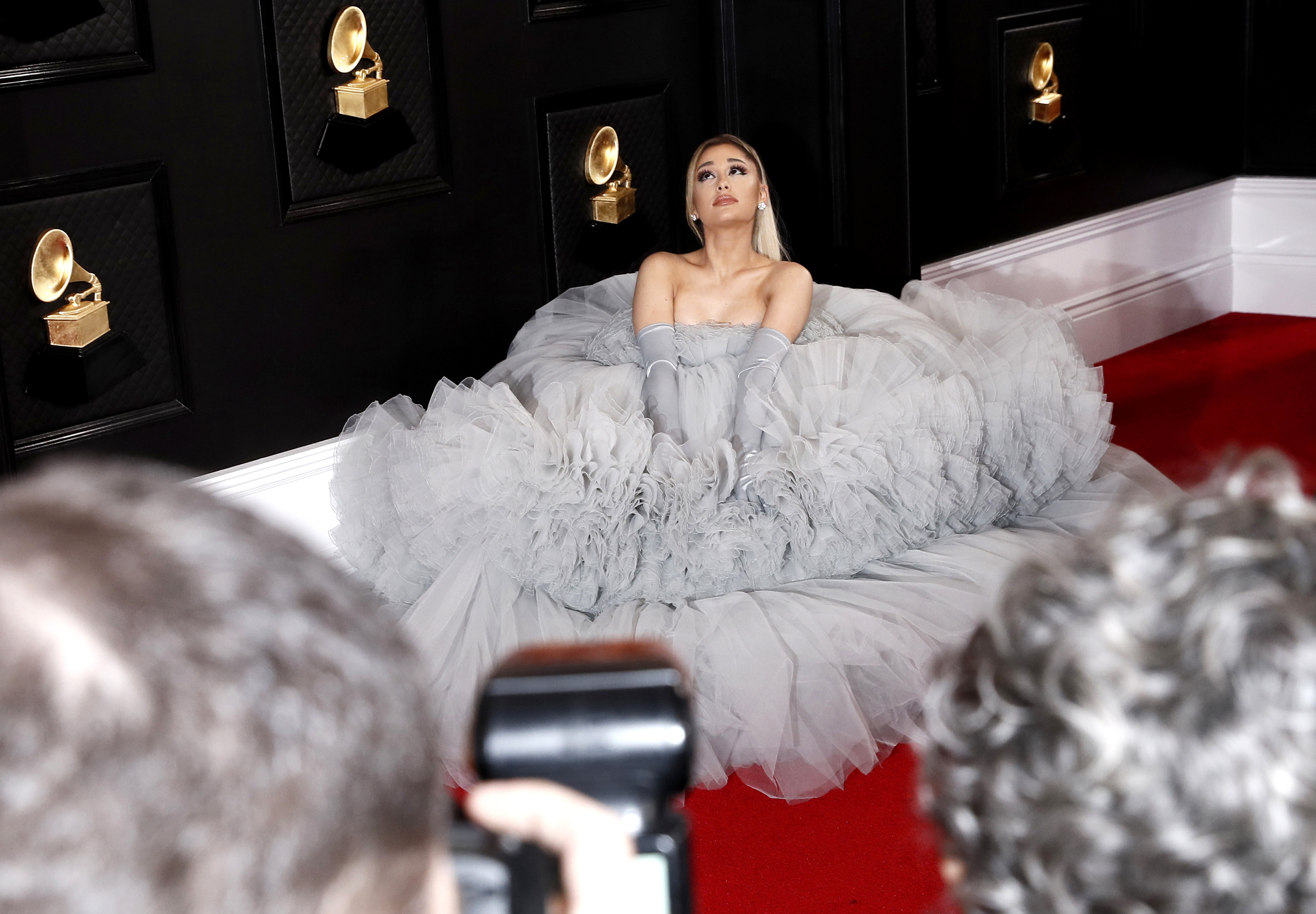 Arijana Grande epa08168471 Ariana Grande arrives for the 62nd annual Grammy Awards ceremony at the Staples Center in Los Angeles, California, USA, 26 January 2020.  EPA-EFE/ETIENNE LAURENT