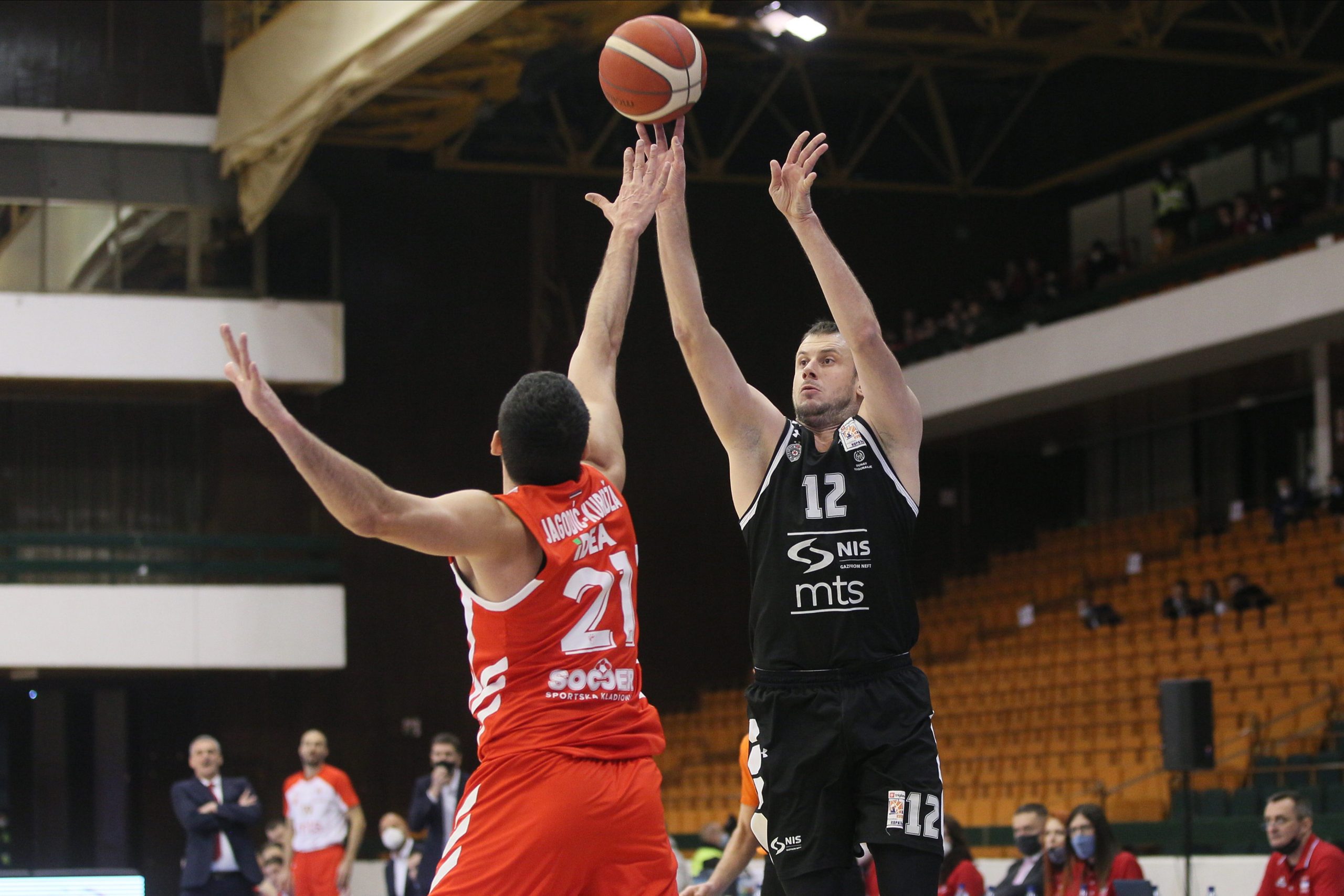 PARTIZAN vs CRVENA ZVEZDA
Novi Sad, 13.02.2021.
foto: Nebojsa Parausic