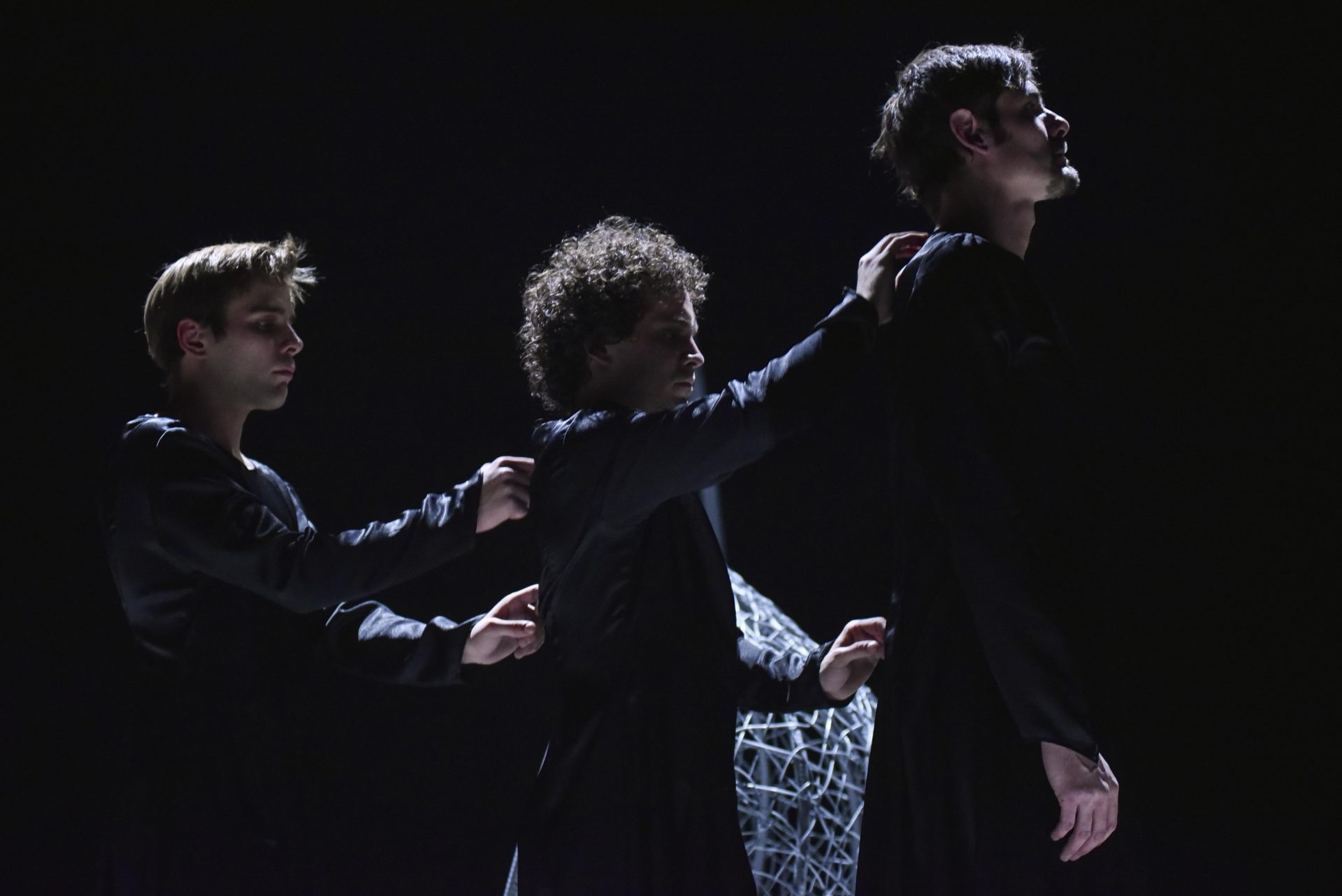 Tri sestre, Tri brata, Deže Kostolanji pozorište Subotica