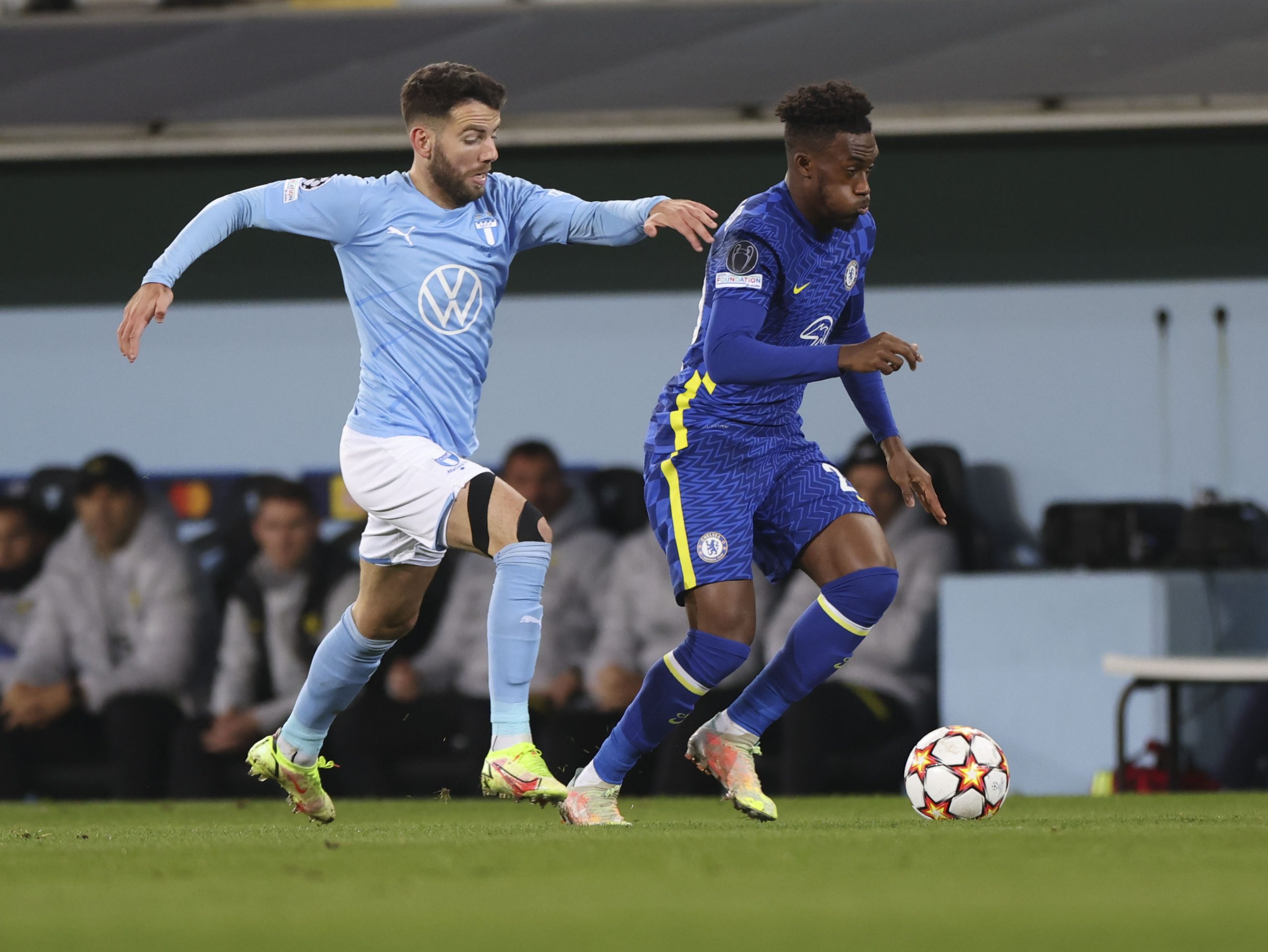 epa09559912 Malmo's Erdal Rakip (L) and Callum Hudson-Odoi of Chelsea in action during the UEFA Champions League group H soccer match between Malmo FF and Chelsea FC in Malmo, Sweden, 02 November 2021.  EPA-EFE/Andreas Hillergren/TT  SWEDEN OUT