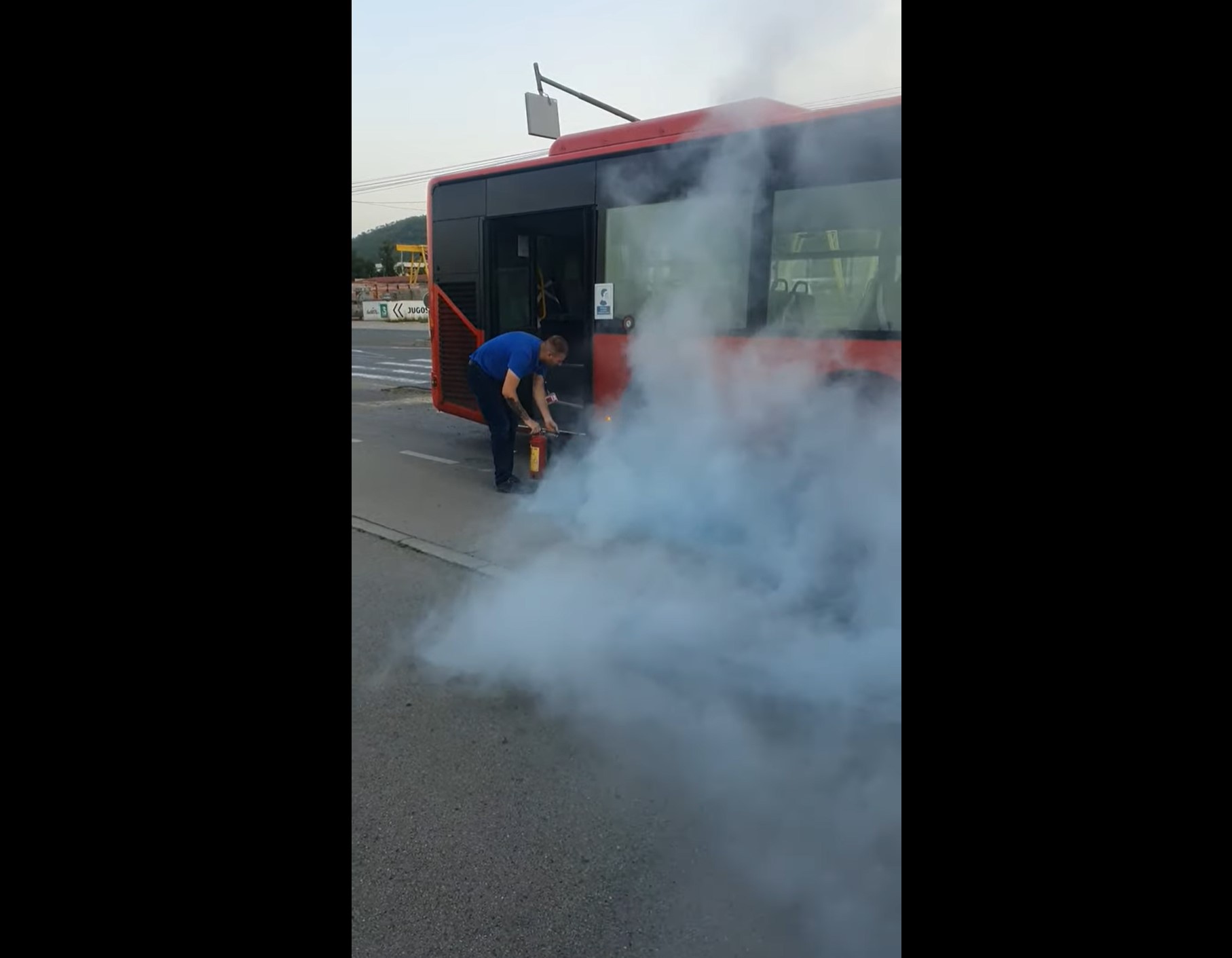 Vatra na gradskom autobusu u Nišu, vozač sam ugasio