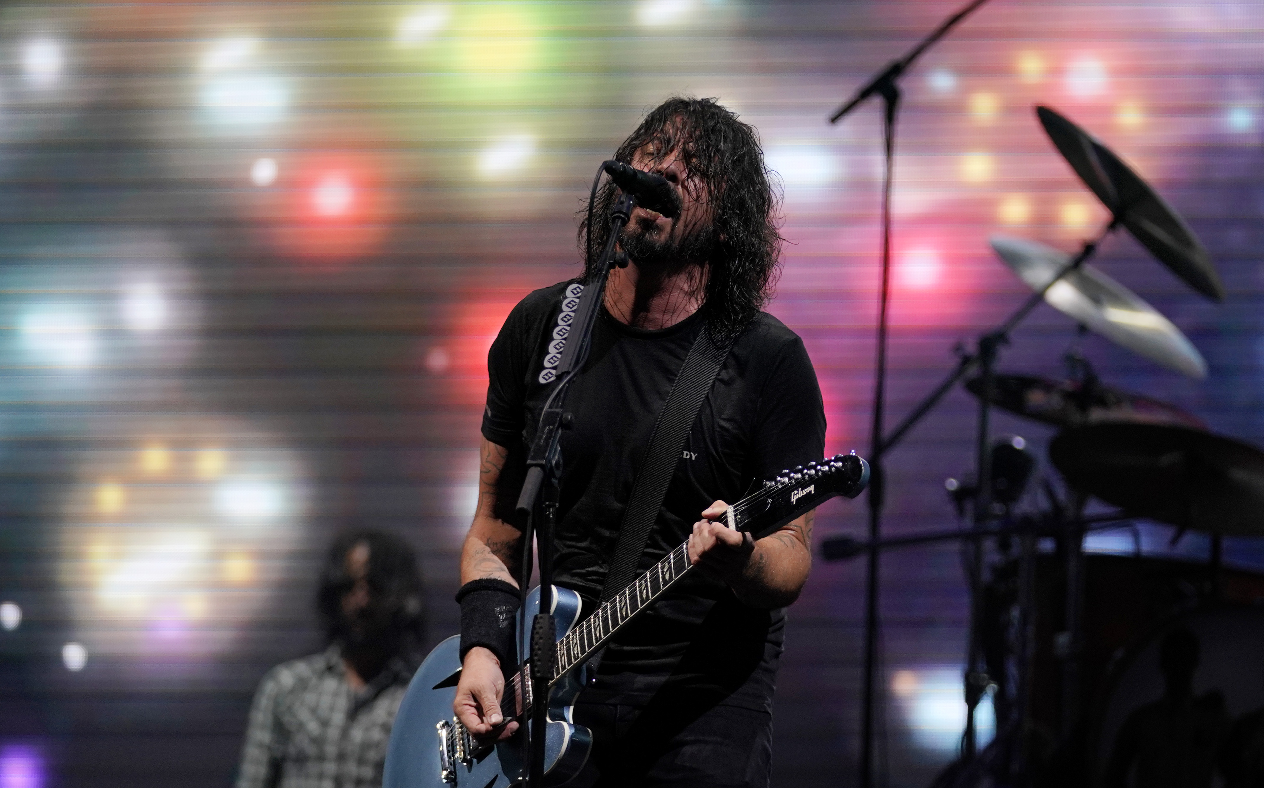 epa07668472 Dave Grohl of the US rock band The Foo Fighters performs on stage at the Southside festival in Neuhausen ob Eck, Germany, 21 June 2019. (issued 23 June) The festival takes place from 21 to 23 June.  EPA-EFE/RONALD WITTEK