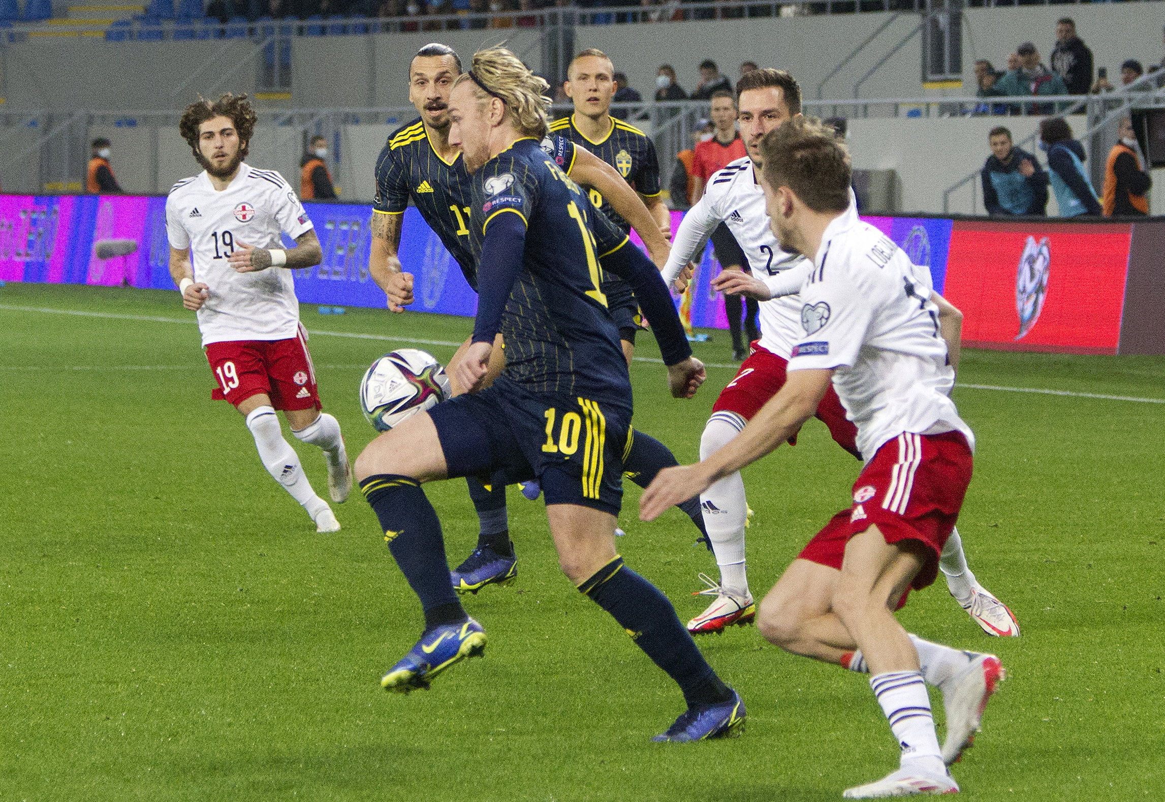 Sweden's Emil Forsberg, centre, in action during the World Cup 2022 group B qualifying soccer match between Georgia and Sweden in Batumi, Georgia, Thursday, Nov. 11, 2021. (AP Photo/Shakh Aivazov)