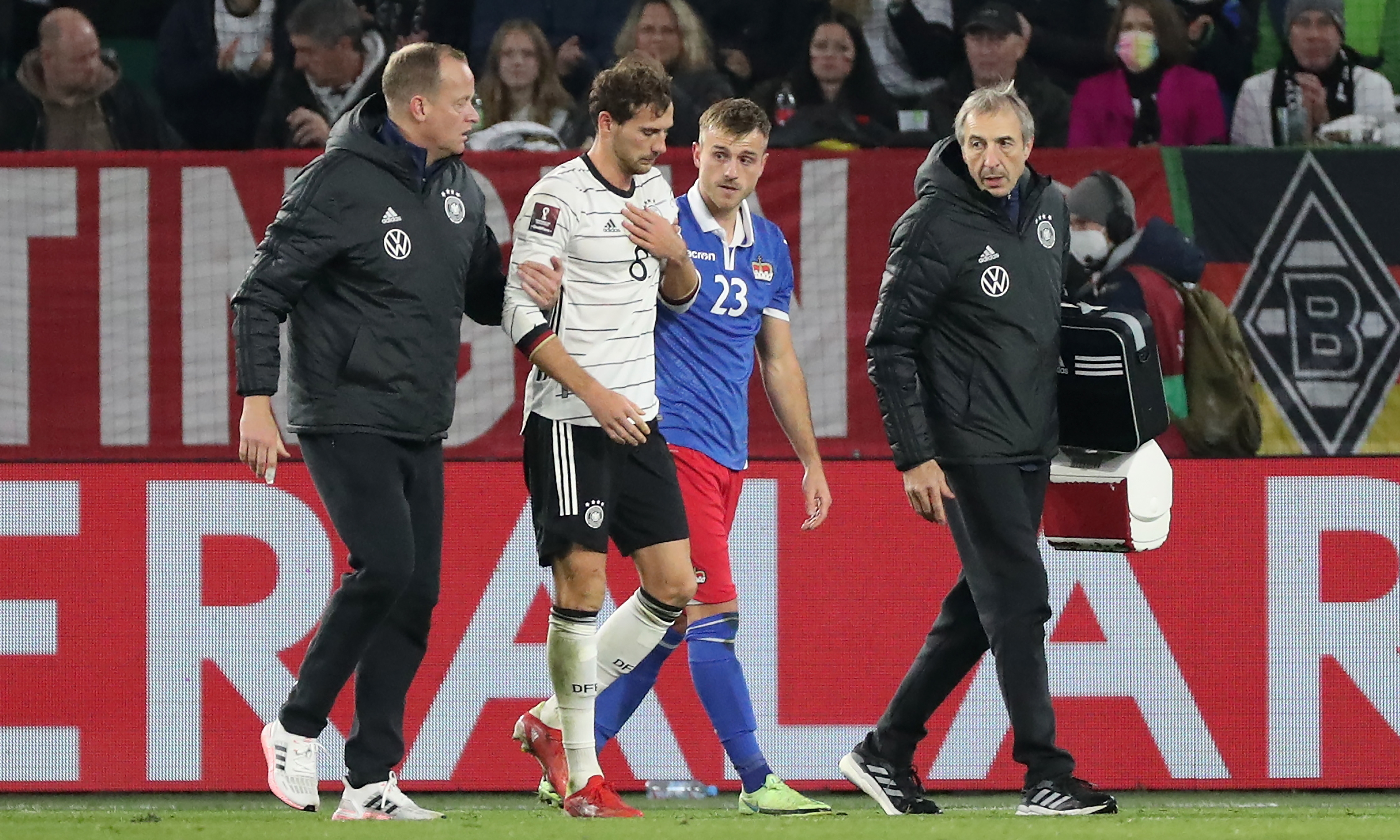 epa09577178 Germany's Leon Goretzka (2-L) is injured during the FIFA World Cup 2022 group J qualifying soccer match between Germany and Liechtenstein in Wolfsburg, Germany, 11 November 2021.  EPA-EFE/FOCKE STRANGMANN